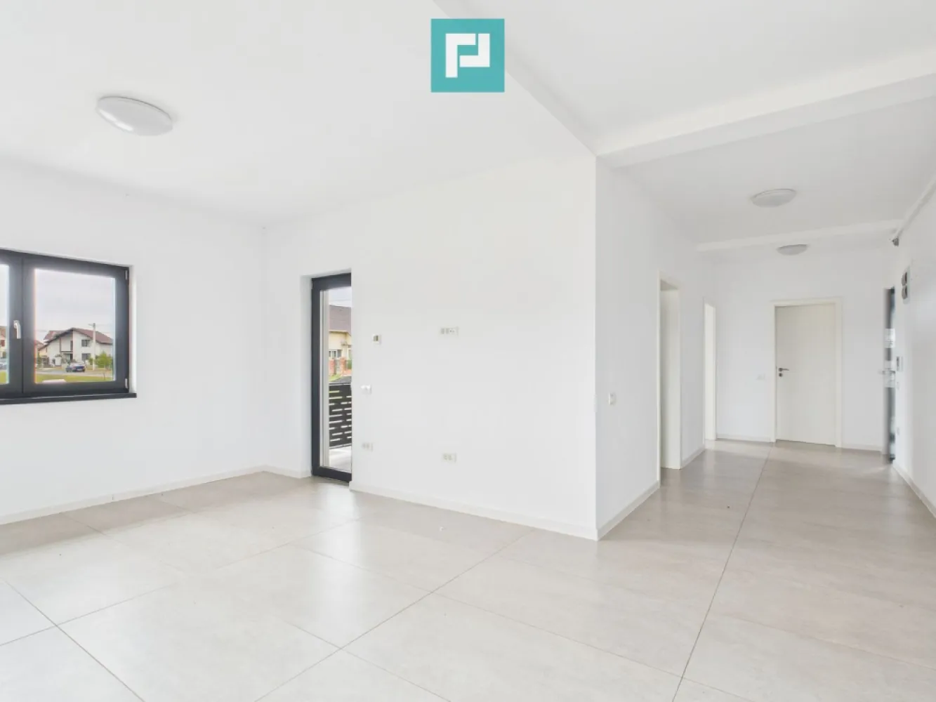 Apartament cu 2 camere, terasă generoasă – Moșnița - Vă prezentăm un apartament modern, situat într-o zonă liniștită și în plină dezvoltare, în Moșnița Veche – în apropiere de Lidl (Drumul Boilor), ideal pentru cei care caută confort, funcționalitate și acces rapid către Timișoara.

Caracteristici:
- Suprafață utilă: 65.7 mp
- Etaj: 2 din 3 – tip SAD
- Terasă spațioasă de 17 mp – ideală pentru relaxare
- Compartimentare practică: living generos + dormitor + dressing
- Centrală proprie, videointerfon
- Clădire nouă, cu finisaje de calitate

Prețul include TVA pentru persoane juridice. 
Pentru persoane fizice, se aplică TVA conform legislației în vigoare.

Se potrivește pentru:
- Cupluri sau familii tinere care caută o locuință aproape de oraș dar într-un cadru aerisit
- Investitori (apartamentul poate fi ușor închiriat)
- Persoane juridice ce doresc un spațiu locativ sau pentru birou într-o zonă bună

Nu rata ocazia de a te muta într-o zonă cu infrastructură bună și vecinătăți civilizate!

Pentru vizionare, contactează-mă! 
Daniela Ianc – PropertyLab 
Tel 0722 375 289 
 daniela.ianc@propertylab.ro 
CP2757870