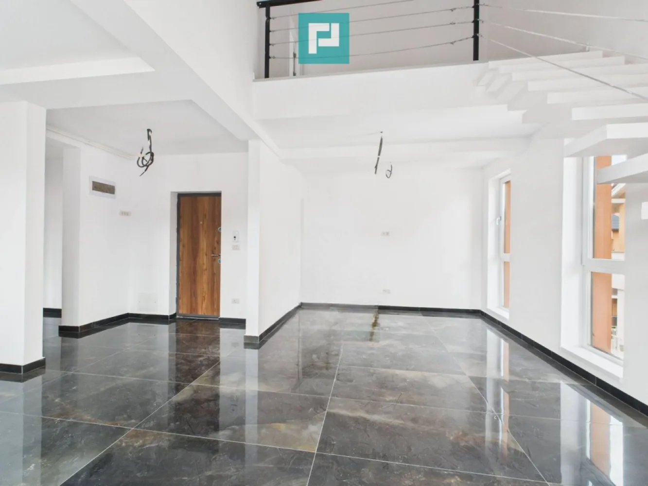 Penthouse 3 camere | Spațios | Giroc - Zona Lidl - Penthouse modern cu 3 camere | Giroc – Zona Lidl

Acest penthouse îmbină eleganța și funcționalitatea într-un spațiu perfect pentru un stil de viață modern. 
Proprietatea se adresează atât celor care caută o locuință permanentă într-o zonă liniștită, cât și investitorilor interesați de o achiziție sigură și profitabilă.

~ Detalii generale:
• Suprafață utilă: 82 mp + balcon
• Loc de parcare inclus în preț

~ Compartimentare și design:
• 2 dormitoare spațioase
• Living generos și luminos
• 2 băi moderne, cu finisaje de calitate
• Terasă generoasă, ideală pentru relaxare în aer liber
• Scară interioară elegantă, cu acces către etajul superior

~ Avantaje ale locației:
• Zona Lidl – Giroc, cu acces rapid la principalele artere de circulație
• Aproape de supermarketuri, farmacii, cafenele și alte facilități comerciale
• Cartier rezidențial liniștit, bine conectat la infrastructura locală

~ Beneficii suplimentare:
• Apartament finalizat – disponibil pentru mutare imediată
• Consultanță gratuită pentru obținerea celui mai avantajos credit
• Potrivit pentru locuire permanentă sau investiție pe termen lung

Contact:

Marian Dobre – Consultant Imobiliar PropertyLab Timișoara
Telefon: 0773 700 389
E-mail: marian.dobre@propertylab.ro

Cod Proprietate: 2742754