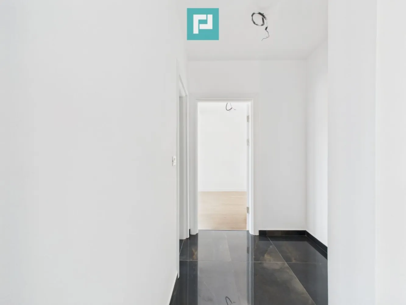 Penthouse 3 camere | Spațios | Giroc - Zona Lidl - Penthouse modern cu 3 camere | Giroc – Zona Lidl

Acest penthouse îmbină eleganța și funcționalitatea într-un spațiu perfect pentru un stil de viață modern. 
Proprietatea se adresează atât celor care caută o locuință permanentă într-o zonă liniștită, cât și investitorilor interesați de o achiziție sigură și profitabilă.

~ Detalii generale:
• Suprafață utilă: 82 mp + balcon
• Loc de parcare inclus în preț

~ Compartimentare și design:
• 2 dormitoare spațioase
• Living generos și luminos
• 2 băi moderne, cu finisaje de calitate
• Terasă generoasă, ideală pentru relaxare în aer liber
• Scară interioară elegantă, cu acces către etajul superior

~ Avantaje ale locației:
• Zona Lidl – Giroc, cu acces rapid la principalele artere de circulație
• Aproape de supermarketuri, farmacii, cafenele și alte facilități comerciale
• Cartier rezidențial liniștit, bine conectat la infrastructura locală

~ Beneficii suplimentare:
• Apartament finalizat – disponibil pentru mutare imediată
• Consultanță gratuită pentru obținerea celui mai avantajos credit
• Potrivit pentru locuire permanentă sau investiție pe termen lung

Contact:

Marian Dobre – Consultant Imobiliar PropertyLab Timișoara
Telefon: 0773 700 389
E-mail: marian.dobre@propertylab.ro

Cod Proprietate: 2742754
