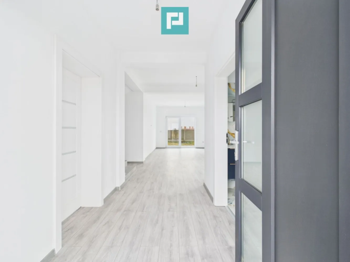Duplex ultrafinisat cu 3 camere, 3 băi în Pișchia - Oferim spre vânzare o casă tip duplex, ultrafinisată, situată în comuna Pișchia, într-o zonă liniștită, la doar câteva minute de Timișoara. 

Proprietatea a fost finalizată în 2025 și oferă un design modern, spații bine compartimentate și o curte generoasă.

~ Detalii proprietate :
• Tip imobil: Duplex
• An construcție: 2025 (finalizată)
• Suprafață utilă: 105,5 mp
• Suprafață construită: 139,5 mp
• Suprafață teren: 339 mp
• Suprafață curte liberă: 250 mp
• Amprentă la sol: 69,5 mp
• Număr camere: 3
• 2 Dormitoare
• 3 Băi cu aerisire naturală
• 1 Bucătărie închisă
• 2 Terase de aprox. 18 mp
• 2 Locuri de parcare

~ Finisaje și dotări :
• Ultrafinisat, nemobilat
• Încălzire prin pardoseală cu centrală proprie
• Geamuri tripan
• Uși interioare MDF, ușă intrare PVC
• Gresie și parchet de calitate
• Cabina de duș și cadă
• Acoperiș din țiglă, izolație exterioară
• Grădină proprie cu vedere panoramică

~ Facilități zonă :
• Străzi pietruite
• Apă, curent, fosă septică, gaz cu butelii

Această proprietate reprezintă alegerea ideală pentru cei care își doresc o casă nouă, bine construită, cu spații optim compartimentate și o curte privată generoasă, într-o zonă liniștită, aproape de Timișoara.

Pentru detalii suplimentare și vizionări :

Marian Dobre – Consultant Imobiliar PropertyLab Timișoara
Telefon: 0773 700 389

E-mail: marian.dobre@propertylab.ro
Cod Proprietate: 2700251