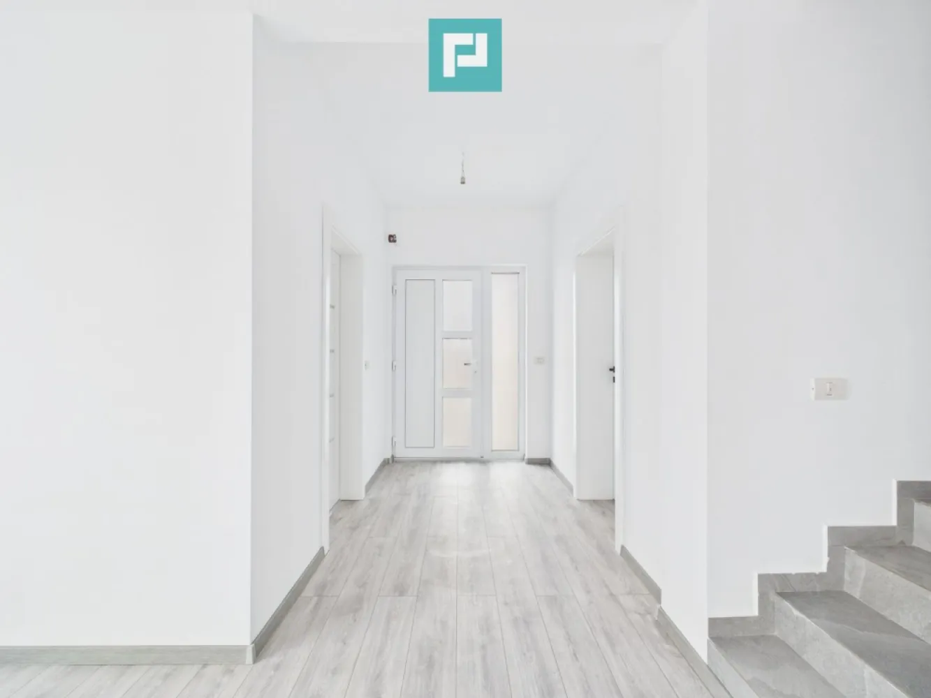 Duplex ultrafinisat cu 3 camere, 3 băi în Pișchia - Oferim spre vânzare o casă tip duplex, ultrafinisată, situată în comuna Pișchia, într-o zonă liniștită, la doar câteva minute de Timișoara. 

Proprietatea a fost finalizată în 2025 și oferă un design modern, spații bine compartimentate și o curte generoasă.

~ Detalii proprietate :
• Tip imobil: Duplex
• An construcție: 2025 (finalizată)
• Suprafață utilă: 105,5 mp
• Suprafață construită: 139,5 mp
• Suprafață teren: 339 mp
• Suprafață curte liberă: 250 mp
• Amprentă la sol: 69,5 mp
• Număr camere: 3
• 2 Dormitoare
• 3 Băi cu aerisire naturală
• 1 Bucătărie închisă
• 2 Terase de aprox. 18 mp
• 2 Locuri de parcare

~ Finisaje și dotări :
• Ultrafinisat, nemobilat
• Încălzire prin pardoseală cu centrală proprie
• Geamuri tripan
• Uși interioare MDF, ușă intrare PVC
• Gresie și parchet de calitate
• Cabina de duș și cadă
• Acoperiș din țiglă, izolație exterioară
• Grădină proprie cu vedere panoramică

~ Facilități zonă :
• Străzi pietruite
• Apă, curent, fosă septică, gaz cu butelii

Această proprietate reprezintă alegerea ideală pentru cei care își doresc o casă nouă, bine construită, cu spații optim compartimentate și o curte privată generoasă, într-o zonă liniștită, aproape de Timișoara.

Pentru detalii suplimentare și vizionări :

Marian Dobre – Consultant Imobiliar PropertyLab Timișoara
Telefon: 0773 700 389

E-mail: marian.dobre@propertylab.ro
Cod Proprietate: 2700251