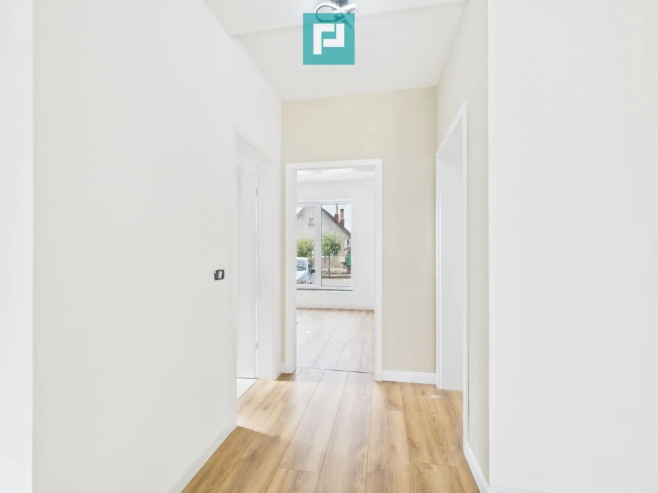 Duplex modern – la doar 4 km de Timișoara - Confort, eficiență și accesibilitate într-o locuință perfectă pentru familia ta!

Property Lab vă propune spre vânzare un duplex elegant și bine compartimentat, situat într-o zonă liniștită din Ghiroda, Giarmata Vii , la mai puțin de 4 km de Timișoara.

Caracteristici principale:
- Suprafață utilă: 85 mp 
- Teren: 279 mp 
- Compartimentare: 
* 3 dormitoare 
* 2 băi 
* Living generos 
* Bucătărie practică 
* Cămară 
* Terasă spațioasă

Dotări și beneficii: 
- Fiecare cameră dispune de termostat individual pentru reglarea temperaturii 
- Toate instalațiile (electrică, termică, sanitară) realizate cu materiale premium 
- Racord complet la utilități: apă, canal, gaz, curent electric 
- Acces rapid - stradă asfaltată 
- Transport public interurban RATT, ideal pentru navetă 

Această proprietate este ideală pentru familii care doresc să se bucure de liniștea suburbană fără a renunța la proximitatea orașului.

Pentru detalii și programarea unei vizionări: 
 Dina Driment – Consultant Imobiliar 
 Telefon-0721 869 140 
 dina.driment@propertylab.ro 
 CP2695908