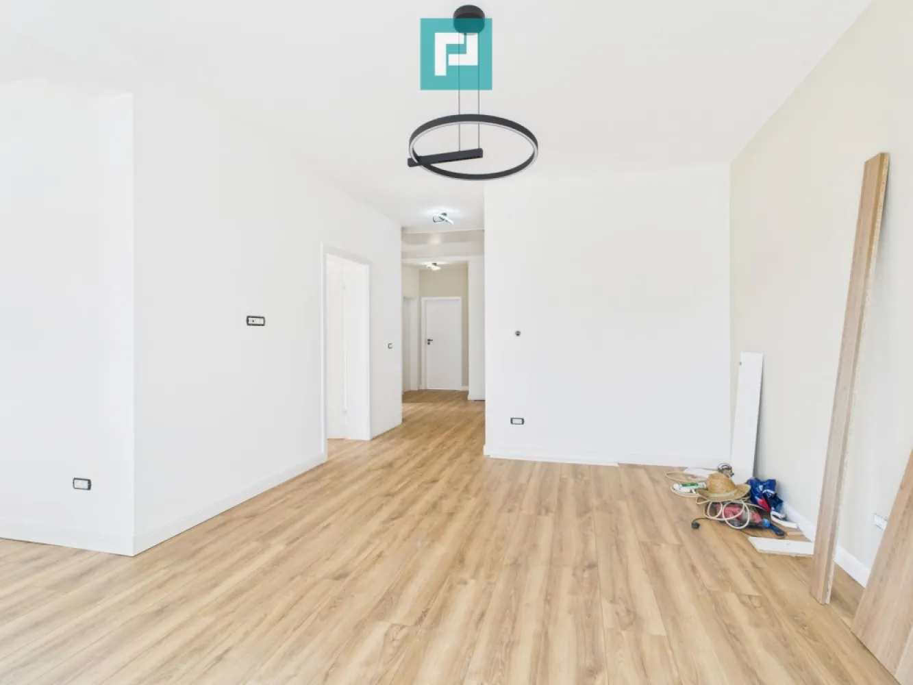 Duplex modern – la doar 4 km de Timișoara - Confort, eficiență și accesibilitate într-o locuință perfectă pentru familia ta!

Property Lab vă propune spre vânzare un duplex elegant și bine compartimentat, situat într-o zonă liniștită din Ghiroda, Giarmata Vii , la mai puțin de 4 km de Timișoara.

Caracteristici principale:
- Suprafață utilă: 85 mp 
- Teren: 279 mp 
- Compartimentare: 
* 3 dormitoare 
* 2 băi 
* Living generos 
* Bucătărie practică 
* Cămară 
* Terasă spațioasă

Dotări și beneficii: 
- Fiecare cameră dispune de termostat individual pentru reglarea temperaturii 
- Toate instalațiile (electrică, termică, sanitară) realizate cu materiale premium 
- Racord complet la utilități: apă, canal, gaz, curent electric 
- Acces rapid - stradă asfaltată 
- Transport public interurban RATT, ideal pentru navetă 

Această proprietate este ideală pentru familii care doresc să se bucure de liniștea suburbană fără a renunța la proximitatea orașului.

Pentru detalii și programarea unei vizionări: 
 Dina Driment – Consultant Imobiliar 
 Telefon-0721 869 140 
 dina.driment@propertylab.ro 
 CP2695908