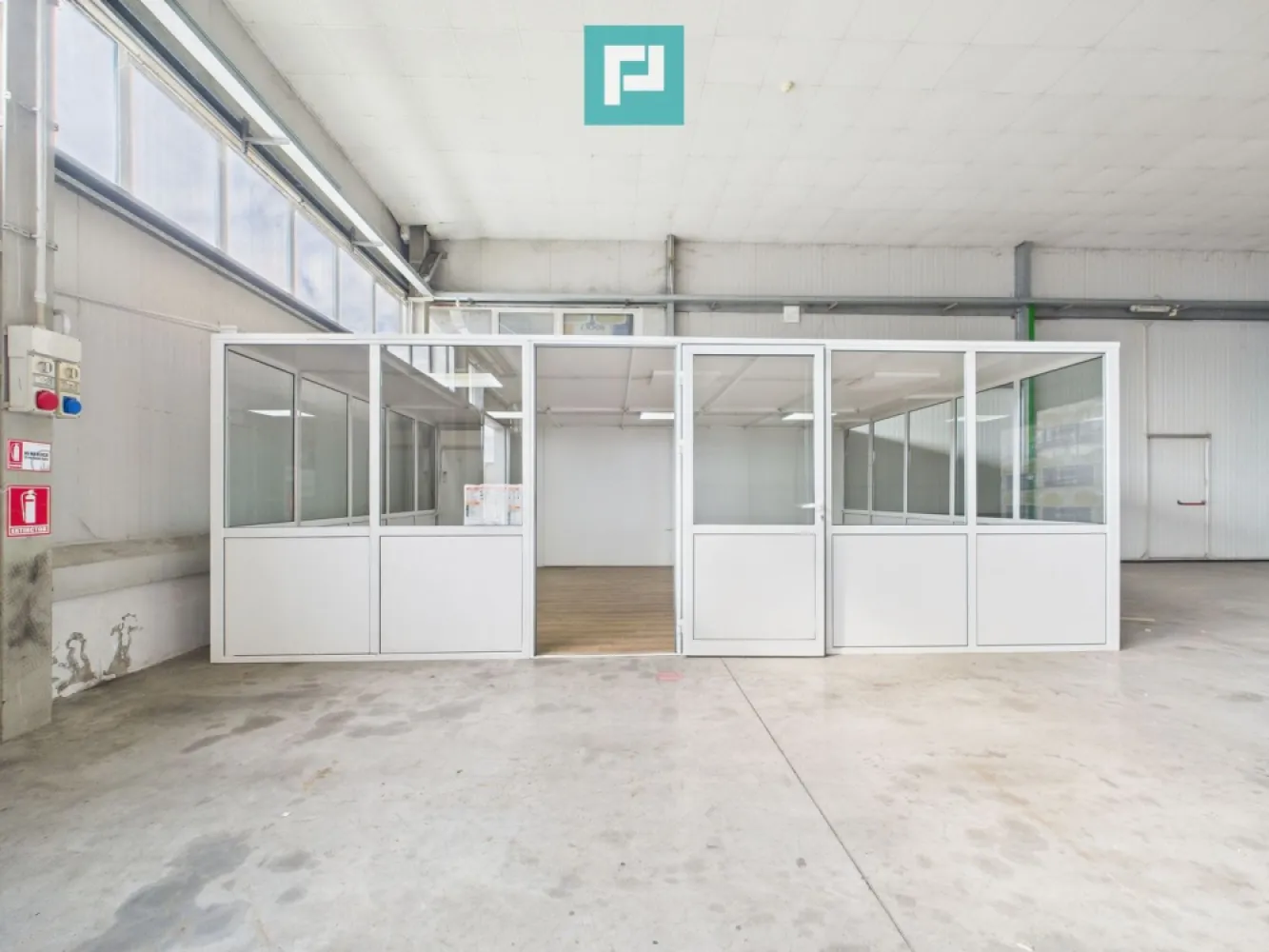 Spațiu depozitare 1.332 mp de închiriat în Ghiroda - Ai nevoie de un spațiu generos pentru depozitare sau logistică ?

Îți propunem un spațiu industrial modern, tip open-space, cu o suprafață de 1,332 mp.
Situat în zona Ghiroda – o locație strategică, cu acces rapid la Timișoara și principalele artere rutiere.

~ Detalii spațiu:
• Suprafață totală ~ 1,332 mp
• Înălțime hală ~ 7 m
• Ușă acces ~ 3 x 3 m
• Spațiu birouri ~ 33 mp
• Compartimentare: Open space
• Etaj: Parter
• Acces direct din stradă

~ Facilități pentru afacerea ta:
• Acces auto
• Uși de acces industriale
• Curent trifazic (380V)
• 2 băi, 1 vestiar, 1 bucătărie
• Locuri de parcare dedicate
• Utilități complete (apă, canalizare, curent, iluminat stradal)
• Acces rapid la șosea (străzi asfaltate și betonate)

~ Acest spațiu este ideal pentru:
• Depozitare
• Logistică 
• Distribuție
• Firme de e-commerce
• Companii de producție cu nevoie de stocare

Pentru detalii suplimentare și vizionări:

Marian Dobre – Consultant Imobiliar PropertyLab Timișoara
Telefon: 0773 700 389

E-mail: marian.dobre@propertylab.ro
Cod Proprietate: 2681959