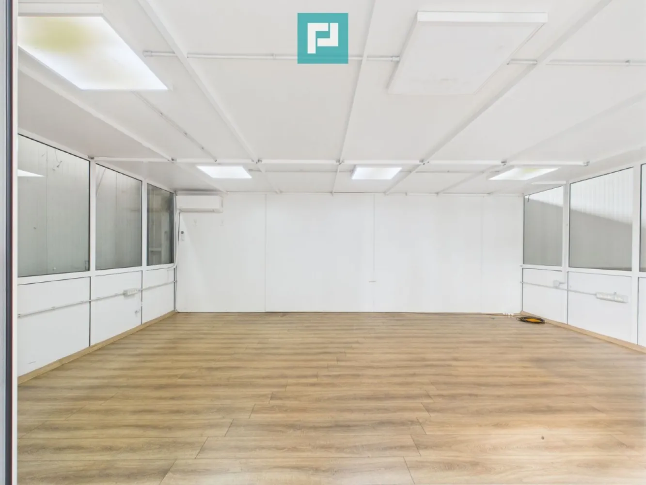 Spațiu depozitare 1.332 mp de închiriat în Ghiroda - Ai nevoie de un spațiu generos pentru depozitare sau logistică ?

Îți propunem un spațiu industrial modern, tip open-space, cu o suprafață de 1,332 mp.
Situat în zona Ghiroda – o locație strategică, cu acces rapid la Timișoara și principalele artere rutiere.

~ Detalii spațiu:
• Suprafață totală ~ 1,332 mp
• Înălțime hală ~ 7 m
• Ușă acces ~ 3 x 3 m
• Spațiu birouri ~ 33 mp
• Compartimentare: Open space
• Etaj: Parter
• Acces direct din stradă

~ Facilități pentru afacerea ta:
• Acces auto
• Uși de acces industriale
• Curent trifazic (380V)
• 2 băi, 1 vestiar, 1 bucătărie
• Locuri de parcare dedicate
• Utilități complete (apă, canalizare, curent, iluminat stradal)
• Acces rapid la șosea (străzi asfaltate și betonate)

~ Acest spațiu este ideal pentru:
• Depozitare
• Logistică 
• Distribuție
• Firme de e-commerce
• Companii de producție cu nevoie de stocare

Pentru detalii suplimentare și vizionări:

Marian Dobre – Consultant Imobiliar PropertyLab Timișoara
Telefon: 0773 700 389

E-mail: marian.dobre@propertylab.ro
Cod Proprietate: 2681959