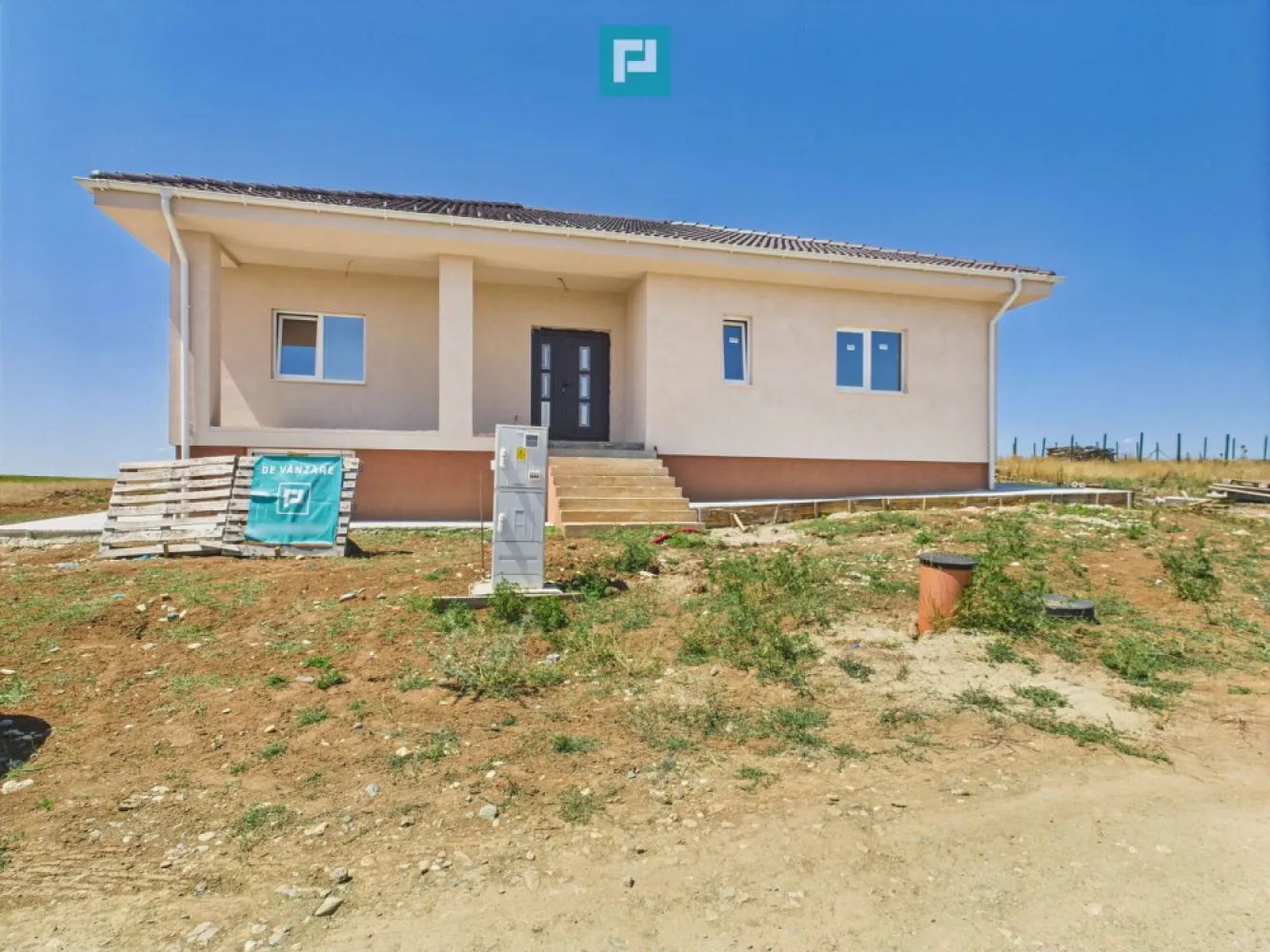 Casă individuală pe parter, Pișchia - Casă individuală pe parter, construită cu suflet – Pișchia, zonă rezidențială nouă

Vă prezentăm o proprietate deosebită, situată într-o zonă liniștită și în plină dezvoltare din Pișchia, ideală pentru cei care își doresc confort, intimitate și libertatea de a-și crea acasă după propriul vis.

Caracteristici principale:
- Suprafață utilă: 100 metri utili, dispusă complet pe parter
- Beci generos de 45 mp – perfect pentru depozitare, cramă sau hobby-uri
- Teren generos de 804 mp – loc suficient pentru piscină, foișor, grădină sau loc de joacă
- Construcție solidă, nu a fost destinată vânzării, ci pentru uz personal – ceea ce garantează o calitate atentă a execuției și materialelor
- Poziționare excelentă: aproape de șoseaua principală, dar ferită de agitație
 
Proprietatea se poate achiziționa și la cheie, cu un buget estimat de 40.000 €, stabilit de proprietar, în funcție de preferințele cumpărătorului. 
Prețul final al proprietății va fi 170 000 €, fără gard inclus. 
Aceasta este o oportunitate ideală pentru cei care doresc să se mute direct într-o locuință complet finisată, fără grija lucrărilor de amenajare.

O proprietate ideală pentru:
- Familii cu copii care caută spațiu, aer curat și siguranță
- Cupluri care doresc o casă departe de agitația orașului, dar cu acces rapid către Timișoara
- Persoane care își doresc o curte mare, personalizabilă după stilul de viață
- Clienți care vor să evite compromisurile și să-și pună amprenta proprie asupra finisajelor

Această casă este mai mult decât o locuință – este o fundație pentru viitorul tău. 
Te așteaptă să o transformi în „acasă”!

Pentru detalii și programări, nu ezita să mă contactezi

Daniela Ianc – Consultant Imobiliar Property Lab

telefon : 0722375289

e-mail : daniela.ianc@propertylab.ro

CP2610208