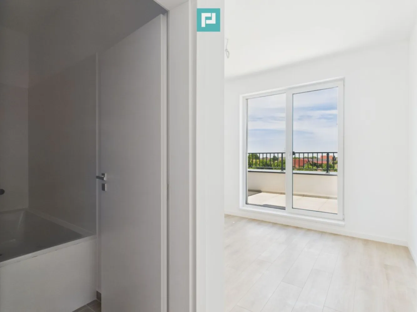 Apartament 3 camere , 2 băi , zona Freidorf - Dacă îți dorești un apartament, bine compartimentat , acest apartament este alegerea ideală.

Suprafață utilă: 77.7 mp
Terasă generoasă – 20 mp , spațiu perfect pentru relaxare

Detalii importante:
- 3 camere spațioase
- Dressing – loc suficient pentru organizare
- Bucătărie și living luminos
- Băi bine gândite 
- Apartamentul este construit din cărămidă – izolat termic si fonic
- Centrală termică proprie – eficiență și economie
- Tâmplărie PVC și geamurile tripan de calitate superioară 

Apartamentul se află la mansardă, oferind intimitate și o priveliște deosebită, ideală pentru cei care caută liniște și un spațiu diferit de apartamentele standard.

Un apartament la înălțime, pentru cei care apreciază confortul, liniștea și o vedere spectaculoasă.

Oferim consultanță gratuită pentru obținerea celui mai avantajos credit!

Pentru mai multe informații sau pentru a programa o vizionare:
Dina Driment – Consultant Imobiliar Property Lab
0721 869 140
dina.driment@propertylab.ro

CP2603105