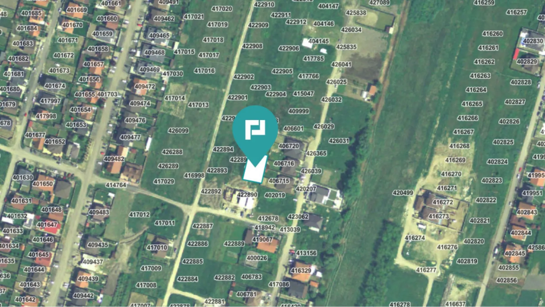 Teren intravilan 720 mp în Moșnița Veche - De vânzare – Teren intravilan 720 mp în Moșnița Veche – ideal pentru duplex sau casă individuală 
Suprafață teren: 720 mp 
Deschidere la drum: 18 m 
Regim de înălțime aprobat: P+1+M 
Destinație: Curți-construcții

 Descriere:
Teren intravilan situat într-o zonă în continuă dezvoltare din Moșnița Veche – ideal pentru construcția unui duplex sau a unei locuințe individuale. Accesul este facil, zona este liniștită, iar utilitățile (apă, gaz, curent) sunt la limita proprietății.

Avantaje:
Teren plat, cu gard pe două laturi – pregătit pentru construcție 
 Acces pe drum pietruit, cu proiect de asfaltare și canalizare în derulare
 Locație atractivă – 10 min de A1,
 Vecinătăți locuite, atmosferă sigură și prietenoasă 
 Poziționare excelentă, cu acces rapid spre principalele rute din zonă

Ideal pentru: Investitori, dezvoltatori sau familii care caută un loc bun pentru o construcție rezidențială aproape de oraș, dar într-un cadru mai aerisit.

Pentru mai multe informații sau pentru a programa o vizionare, nu ezitați să mă contactați,
Daniela Ianc - Consultant Imobiliar PropertyLab Timișoara
Telefon: 0722375289

Mail: daniela.ianc@propertylab.ro
Cod Proprietate: CP2592593