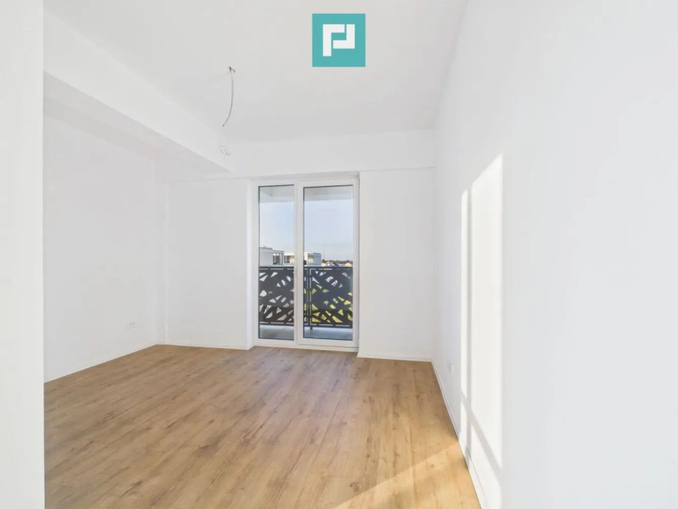 Apartament cu 2 camere | Bloc Nou | Zona Aradului - Apartament cu 2 camere | Construcție Nouă 2025 | Zona Aradului, Timișoara

~ Cauți un apartament modern, bine compartimentat și amplasat într-una dintre cele mai căutate zone din Timișoara ? 
~ Acest apartament este ideal pentru tineri profesioniști, cupluri sau pentru o investiție sigură.

~ Caracteristici principale :
• Suprafață: ~ 43 mp + balcon ~ 4 mp
• Etaj: 3 din 4
• Lift
• Clădire finalizată în 2025
• Finisaje moderne
• Încălzire în pardoseală și centrală proprie
• Baie cu geam
• Bucătărie închisă
• Geamuri tripan și izolație exterioară
• Balcon și vedere panoramică 
• Loc de parcare subteran - disponibil opțional (9.000 euro)

~ Locație :
• Zona Aradului oferă acces rapid la mijloace de transport, supermarketuri, servicii și zone office, fiind una dintre cele mai sigure opțiuni pentru locuire sau investiție.

~ Suna-mă acum pentru detalii suplimentare și vizionări :

• Marian Dobre – Consultant Imobiliar PropertyLab Timișoara
• Telefon: 0773 700 389

E-mail: marian.dobre@propertylab.ro
Cod Proprietate: 2583605