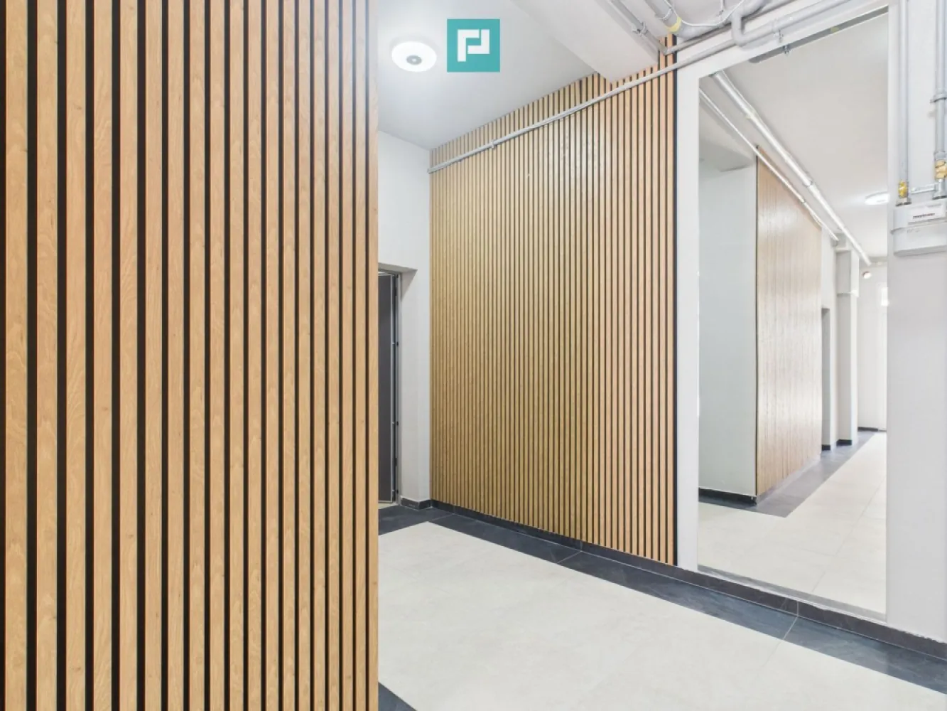 Apartament 2 camere cu gradină proprie, Freidorf - Descoperă un apartament nou, situat la parterul unui bloc modern, finalizat.

Cu un design contemporan și finisaje de calitate, această locuință oferă confortul ideal.

~ Caracteristici principale:

• Suprafață utilă: 55 mp

• Gradina proprie : 62 mp

• Compartimentare decomandată:

• Living spațios 

• Dormitor cu dressing

• Bucătărie închisă 

• Baie modernă, dotată cu cadă

• Centrală proprie

• Încălzire prin pardoseală

• Imobil de top:

• Construcție din cărămidă, izolație termică exterioară

• Securitate ridicată: interfon, supraveghere video, acces auto cu telecomandă

~ Locație excelentă:

• Străzi asfaltate, iluminat public

• Acces rapid la mijloace de transport în comun

• Conectat la toate utilitățile: gaz, curent , apă, canalizare, internet, CATV

Oferim consultanță gratuită pentru obținerea celui mai avantajos credit!

Un apartament care îmbină confortul, siguranța și funcționalitatea. Merită văzut!

Pentru vizionare și mai multe detalii, contactează-mă:

Dina Driment – Consultant Imobiliar Property Lab

telefon : 0721 869 140

e-mail : dina.driment@propertylab.ro

CP2581450