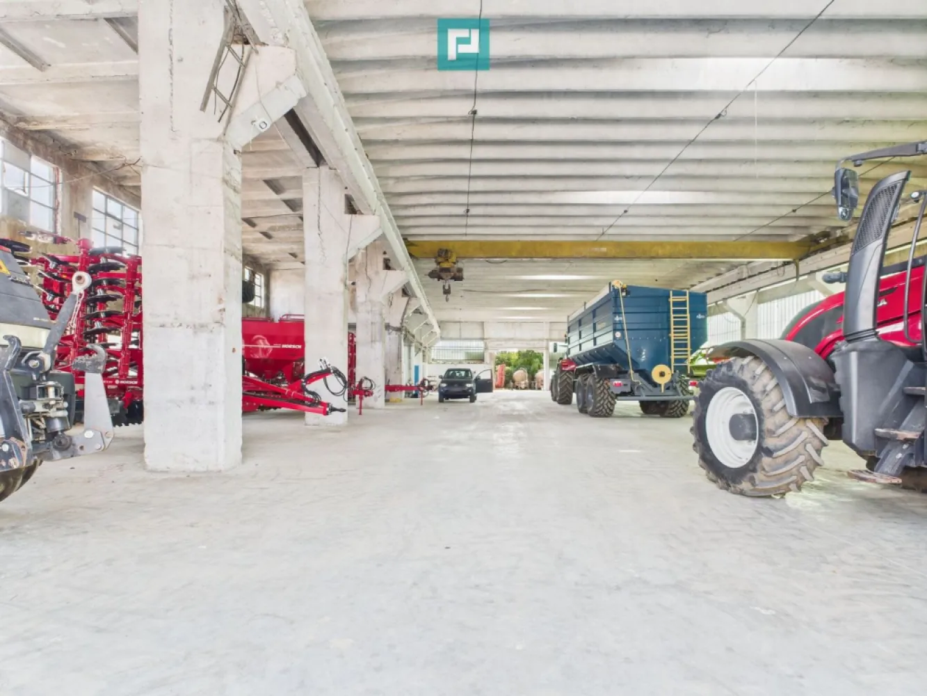 Complex industrial cu hale și teren în Orțișoara - O oportunitate unică : complex industrial complet funcțional, cu acces facil către infrastructura rutieră principală , ideală pentru producție, logistică sau investiție .
Situată la doar 20 km de Timișoara, această proprietate este alegerea perfectă pentru companii care caută spațiu generos, utilități complete și acces excelent.

 Suprafață teren: aproximativ 6 hectare intravilan 
 Construcții existente: hale și spații cu suprafețe diverse
 Înălțime hale: dotate cu pod rulant, între 3,5 m și 8 m înălțime

 Proprietatea include: 
- Halele industriale 
- Birouri amenajate 
- Magazii și spații de depozitare 
- Garaje 
- Grupuri sanitare 
- Platformă betonată 
- Acces TIR direct 
- Curent trifazic, apă, canal, gaz – toate utilitățile sunt pe proprietate

Destinații posibile: 
- Parc logistic 
- Centru de producție industrială 
- Depozit regional 
- Investiție pentru închiriere spații multiple

 Preț: 4.000.000 euro negociabil 

 Pentru detalii și vizionare: 
Dina Driment – Consultant Imobiliar Property Lab 
Telefon : 0721 869 140 
E-mail : dina.driment@propertylab.ro
 CP2540332
 Investește într-o proprietate cu potențial real, într-o zonă industrială strategică!