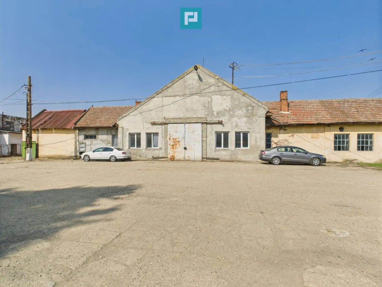 Complex industrial cu hale și teren în Orțișoara - O oportunitate unică : complex industrial complet funcțional, cu acces facil către infrastructura rutieră principală , ideală pentru producție, logistică sau investiție .
Situată la doar 20 km de Timișoara, această proprietate este alegerea perfectă pentru companii care caută spațiu generos, utilități complete și acces excelent.

 Suprafață teren: aproximativ 6 hectare intravilan 
 Construcții existente: hale și spații cu suprafețe diverse
 Înălțime hale: dotate cu pod rulant, între 3,5 m și 8 m înălțime

 Proprietatea include: 
- Halele industriale 
- Birouri amenajate 
- Magazii și spații de depozitare 
- Garaje 
- Grupuri sanitare 
- Platformă betonată 
- Acces TIR direct 
- Curent trifazic, apă, canal, gaz – toate utilitățile sunt pe proprietate

Destinații posibile: 
- Parc logistic 
- Centru de producție industrială 
- Depozit regional 
- Investiție pentru închiriere spații multiple

 Preț: 4.000.000 euro negociabil 

 Pentru detalii și vizionare: 
Dina Driment – Consultant Imobiliar Property Lab 
Telefon : 0721 869 140 
E-mail : dina.driment@propertylab.ro
 CP2540332
 Investește într-o proprietate cu potențial real, într-o zonă industrială strategică!
