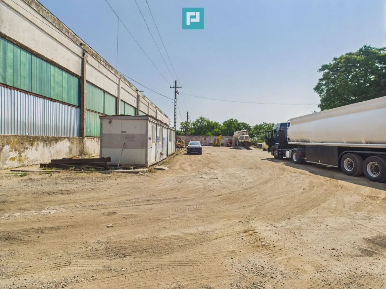 Complex industrial cu hale și teren în Orțișoara