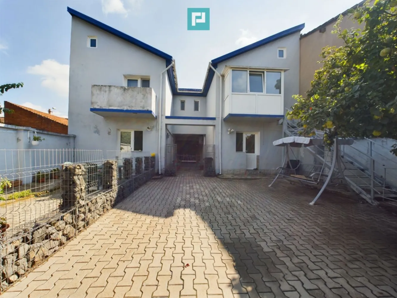 Casă ideală în zona Crișan - De inchiriat: proprietate deosebită situată într-o zonă liniștită de case din Timișoara, 

Caracteristici principale:

Suprafață utilă totală: 170 mp
Teren: 205 mp
Proprietatea include: două case individuale cu intrare comună
Încălzire: fiecare casă dispune de centrală termică proprie și sistem de încălzire prin calorifere
Izolație termică: geamuri termopan de calitate
Locație: Timișoara, cu acces rapid spre centrul orașului
Această proprietate oferă confortul și intimitatea necesare pentru o familie extinsă, în timp ce locația asigură o viață liniștită, dar aproape de facilitățile orașului.

Pentru detalii suplimentare și programări vizionări, nu ezitați să ne contactați!

Consultant Imobiliar:
Daniela Ianc: 0722 375 289
daniea.ianc@propertylab.ro

Consultant imobiliar:
Cosmina Ciucioiu: 0732 639 870
cosmina.ciucioiu@propertylab.ro

Cod Proprietate:CP 2437685