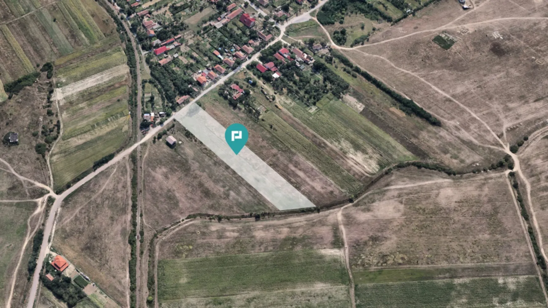 Teren Extravilan –Oportunitate Unică de Investiții - Se oferă spre vânzare un teren intravilan situat strategic în localitatea Urseni, la doar câțiva pași de Moșnița Nouă și la intrarea dinspre Timișoara. Acesta dispune de toate avantajele unei zone în plină dezvoltare, fiind perfect pentru construcții rezidențiale sau pentru investiții.

Caracteristici generale:
• Suprafață totală: 10.970 mp.
• Acces direct din șoseaua principală asfaltată, cu drumuri secundare bine poziționate.
• PUZ propus, cu termen de finalizare 15 iulie curent, ceea ce permite inițierea rapidă a construcțiilor.
• Amplasat în vatra satului, cu utilități în proximitate.

Detalii suplimentare:
• Terenul este parcelabil în loturi de circa 600 mp, fiecare având front stradal la drumul perpendicular pe șoseaua principală.
• Este ideal pentru construcția de locuințe unifamiliale sau duplexuri.
• Include și o parcelă dedicată construcțiilor comerciale sau industriale ușoare (SAD) de 1.257 mp, cu două fronturi stradale distincte.

Avantaje și oportunități:
• Poziție excelentă, în imediata apropiere a Timișoarei și a Moșniței Noi.
• Accesibilitate maximă datorită infrastructurii bine puse la punct.
• Posibilitate de achiziție pe firmă, cu taxare inversă, sau oportunitate de asociere pentru investiție.
• Zonă pretabilă atât pentru construcții rezidențiale, cât și pentru dezvoltări mixte.

Aceasta este o oportunitate unică de a investi într-un teren cu potențial major de dezvoltare într-o zonă aflată în plină expansiune.

Pentru mai multe informații, detalii despre parcele sau pentru programarea unei vizionări, vă stau la dispoziție!
Contact:Daniela Ianc - Consultant Imobiliar PropertyLab Timișoara
Telefon: 0722375289

Mail: daniela.ianc@propertylab.ro
Cod Proprietate: CP2332395