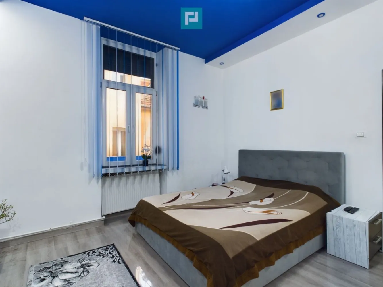 Apartament 3 camere, Splaiul Tudor Vladimirescu - Apartament cu 3 camere, amplasat într-o zonă centrala de excepție, pe malul Begăi, perfect pentru un stil de viață modern și elegant. Situat la etajul 2, acest apartament spațios impresionează prin luminozitatea și compartimentarea funcțională, ideal pentru iubitorii de arhitectura clasica.
Apartamentul detine , un living spatios, bucatarie, 2 dormitoare si 2 băi aerisite, fiecare dotată cu geam pentru ventilație naturală, oferind confort maxim. 

Este o locație privilegiată, cu acces facil la punctele de interes din oraș si iti garanteaza o investitie de exceptie pentru viitor.
Pretul afisat este pentru varianta ,apartament nemobilat 

Contacteaza-ne pentru detalii si dă start noii tale aventuri!
Pentru mai multe informatii si vizionari nu ezitati sa ne contactati!

Dina Driment - consultant imobiliar PropertyLab
Telefon : 0721869140
e-mail: dina.driment@propertylab.ro

CP2332636