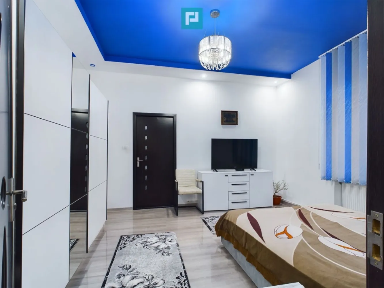 Apartament 3 camere, Splaiul Tudor Vladimirescu - Apartament cu 3 camere, amplasat într-o zonă centrala de excepție, pe malul Begăi, perfect pentru un stil de viață modern și elegant. Situat la etajul 2, acest apartament spațios impresionează prin luminozitatea și compartimentarea funcțională, ideal pentru iubitorii de arhitectura clasica.
Apartamentul detine , un living spatios, bucatarie, 2 dormitoare si 2 băi aerisite, fiecare dotată cu geam pentru ventilație naturală, oferind confort maxim. 

Este o locație privilegiată, cu acces facil la punctele de interes din oraș si iti garanteaza o investitie de exceptie pentru viitor.
Pretul afisat este pentru varianta ,apartament nemobilat 

Contacteaza-ne pentru detalii si dă start noii tale aventuri!
Pentru mai multe informatii si vizionari nu ezitati sa ne contactati!

Dina Driment - consultant imobiliar PropertyLab
Telefon : 0721869140
e-mail: dina.driment@propertylab.ro

CP2332636