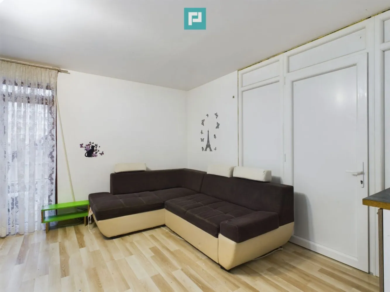 Apartament cu 2 camere pe 2 niveluri în Dumbrăvița - Apartament spațios și modern, situat în Dumbrăvița, aproape de Lidl

~ Apartamentul este dispus pe două niveluri, 2 camere + pod amenajat.

• Suprafață utilă : 
~ 40 mp + 25 mp (pod amenajat) + balcon ~ 6 mp
• Etaj: 2
• Bucătărie închisă, ideală pentru intimitatea familiei
• Loc de parcare inclus

~ Avantaje și locație :
• Acces rapid la mijloacele de transport în comun
• Supermarketuri, parcuri și școli la câțiva pași
• Compartimentare inteligentă pentru confort maxim
• Balcon generos, perfect pentru relaxare

~ Apartamentul se vinde nemobilat și este potrivit atât pentru locuit, cât și pentru investiție, oferind un echilibru ideal între liniște și accesibilitate.

Pentru mai multe detalii și vizionări, contactează :

• Marian Dobre – Consultant Imobiliar Property Lab
• Telefon: 0773 700 389

E-mail: marian.dobre@propertylab.ro
Cod Proprietate: 2332742