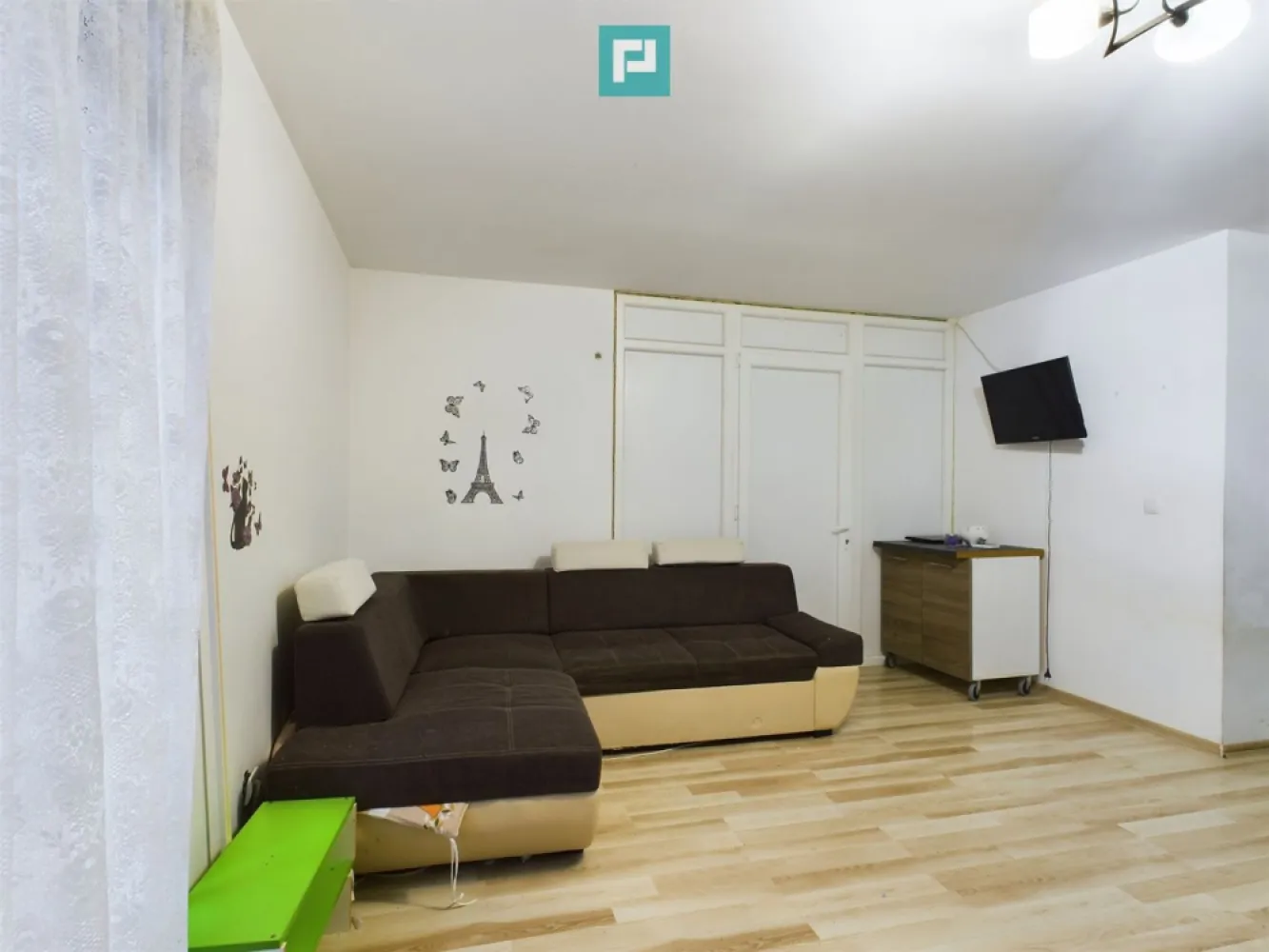 Apartament cu 2 camere pe 2 niveluri în Dumbrăvița - Apartament spațios și modern, situat în Dumbrăvița, aproape de Lidl

~ Apartamentul este dispus pe două niveluri, 2 camere + pod amenajat.

• Suprafață utilă : 
~ 40 mp + 25 mp (pod amenajat) + balcon ~ 6 mp
• Etaj: 2
• Bucătărie închisă, ideală pentru intimitatea familiei
• Loc de parcare inclus

~ Avantaje și locație :
• Acces rapid la mijloacele de transport în comun
• Supermarketuri, parcuri și școli la câțiva pași
• Compartimentare inteligentă pentru confort maxim
• Balcon generos, perfect pentru relaxare

~ Apartamentul se vinde nemobilat și este potrivit atât pentru locuit, cât și pentru investiție, oferind un echilibru ideal între liniște și accesibilitate.

Pentru mai multe detalii și vizionări, contactează :

• Marian Dobre – Consultant Imobiliar Property Lab
• Telefon: 0773 700 389

E-mail: marian.dobre@propertylab.ro
Cod Proprietate: 2332742