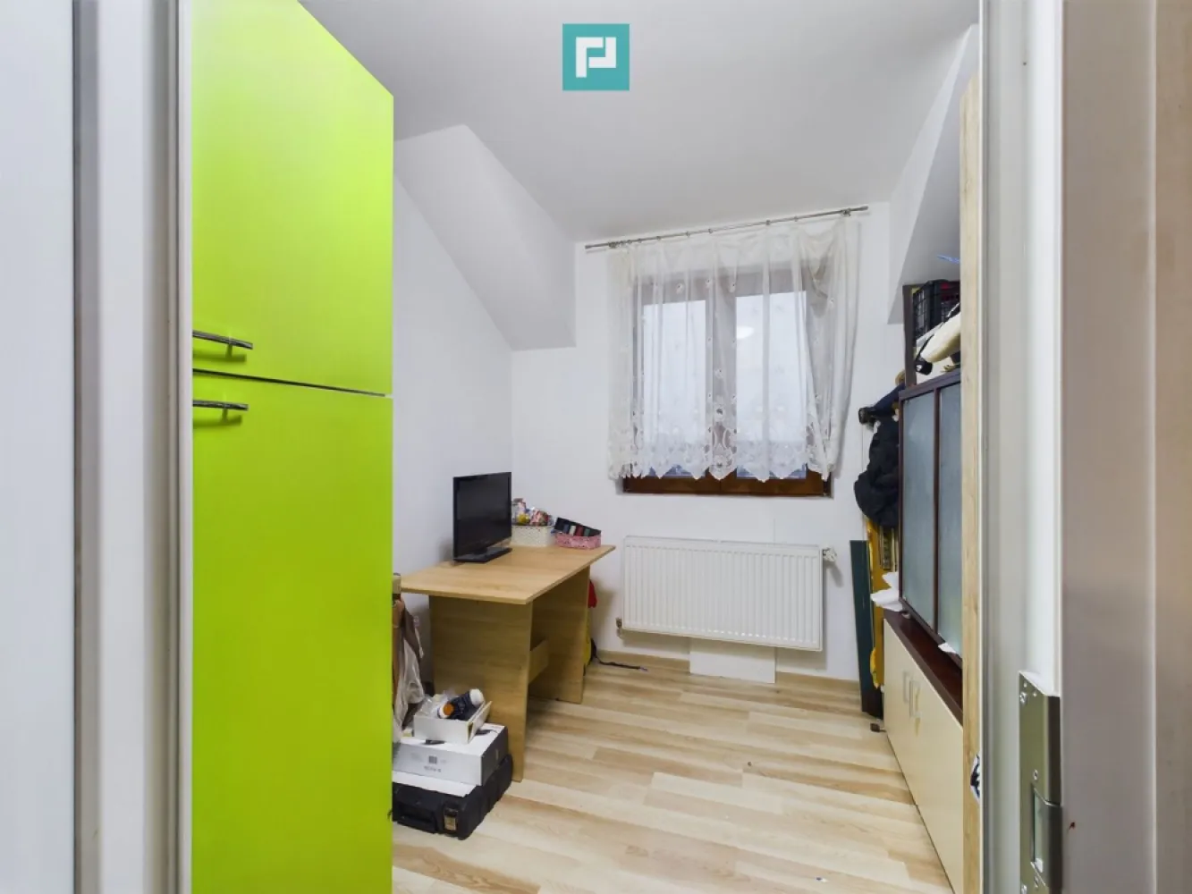 Apartament cu 2 camere pe 2 niveluri în Dumbrăvița - Apartament spațios și modern, situat în Dumbrăvița, aproape de Lidl

~ Apartamentul este dispus pe două niveluri, 2 camere + pod amenajat.

• Suprafață utilă : 
~ 40 mp + 25 mp (pod amenajat) + balcon ~ 6 mp
• Etaj: 2
• Bucătărie închisă, ideală pentru intimitatea familiei
• Loc de parcare inclus

~ Avantaje și locație :
• Acces rapid la mijloacele de transport în comun
• Supermarketuri, parcuri și școli la câțiva pași
• Compartimentare inteligentă pentru confort maxim
• Balcon generos, perfect pentru relaxare

~ Apartamentul se vinde nemobilat și este potrivit atât pentru locuit, cât și pentru investiție, oferind un echilibru ideal între liniște și accesibilitate.

Pentru mai multe detalii și vizionări, contactează :

• Marian Dobre – Consultant Imobiliar Property Lab
• Telefon: 0773 700 389

E-mail: marian.dobre@propertylab.ro
Cod Proprietate: 2332742