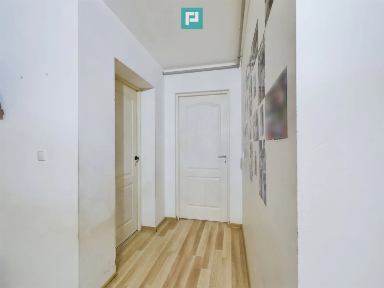 Apartament cu 2 camere pe 2 niveluri în Dumbrăvița - Apartament spațios și modern, situat în Dumbrăvița, aproape de Lidl

~ Apartamentul este dispus pe două niveluri, 2 camere + pod amenajat.

• Suprafață utilă : 
~ 40 mp + 25 mp (pod amenajat) + balcon ~ 6 mp
• Etaj: 2
• Bucătărie închisă, ideală pentru intimitatea familiei
• Loc de parcare inclus

~ Avantaje și locație :
• Acces rapid la mijloacele de transport în comun
• Supermarketuri, parcuri și școli la câțiva pași
• Compartimentare inteligentă pentru confort maxim
• Balcon generos, perfect pentru relaxare

~ Apartamentul se vinde nemobilat și este potrivit atât pentru locuit, cât și pentru investiție, oferind un echilibru ideal între liniște și accesibilitate.

Pentru mai multe detalii și vizionări, contactează :

• Marian Dobre – Consultant Imobiliar Property Lab
• Telefon: 0773 700 389

E-mail: marian.dobre@propertylab.ro
Cod Proprietate: 2332742
