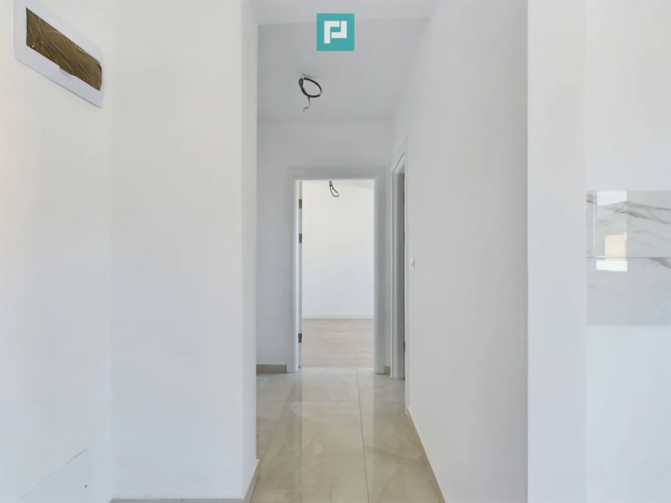 Penthouse 3 camere | ~80 mp | Giroc - zona Lidl - Penthouse modern cu 3 camere într-o locație liniștită, cu acces rapid către facilități urbane esențiale.

~ Detalii generale :
• Suprafață utilă: 77,5 mp + balcon
• Loc de parcare înscris în CF

~ Compartimentare eficientă :
• 2 dormitoare spațioase
• Living generos și luminos
• 2 băi cu finisaje moderne și accesorii de calitate
• Terasă generoasă: ideală pentru relaxare în aer liber
• Scară interioară elegantă: acces către etajul superior, adaugă un plus de stil și funcționalitate

~ Avantaje locație :
• Situat în zona Lidl - Giroc, cu acces rapid la arterele principale
• În apropiere: supermarketuri, farmacii, cafenele, facilități comerciale
• Zonă rezidențială liniștită, bine conectată la infrastructura locală
• Potrivit pentru locuință permanentă sau investiție pe termen lung

~ Alte beneficii :
• Apartament finalizat – disponibil pentru mutare imediată
• Consultanță gratuită pentru obținerea celui mai avantajos credit

~ Contact:
Marian Dobre – Consultant Imobiliar PropertyLab Timișoara
Telefon: 0773 700 389

E-mail: marian.dobre@propertylab.ro
Cod Proprietate: 2332757