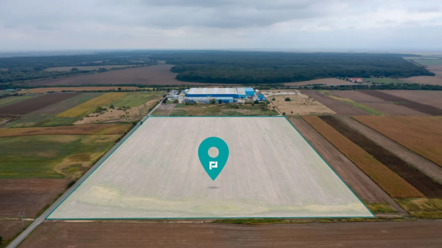 Teren extravilan 5 hectare ( zonă industrială ) Șag - Vă oferim o oportunitate unică de a achiziționa un teren extravilan cu o suprafață generoasă de 50.000 de metri pătrați, situat într-o locație excelentă la ieșirea din localitatea Șag. 

 Terenul beneficiază de 3 fronturi, oferind flexibilitate maximă pentru dezvoltarea proiectului dumneavoastră industrial sau logistic.

 Această proprietate reprezintă alegerea ideală pentru construcția unei fabrici, hale industriale, depozite sau orice alt proiect industrial datorită amplasării sale strategice într-o zonă industrială dezvoltată.

 Caracteristici cheie ale terenului:

 Suprafață: 50.000 metri pătrați
 Destinație: Extravilan
 Localizare: Zona industrială, Sag
 Acces facil la infrastructura rutieră și rețelele de utilități
 Potențial de dezvoltare considerabil
 Zonă în creștere cu oportunități de afaceri în creștere
 Avantaje suplimentare:

 Accesibilitate excelentă: Terenul are acces ușor la rețeaua de drumuri principale, ceea ce facilitează transportul materialelor și produselor finite.

 Utilități disponibile: Acest teren are potențialul de a fi conectat la utilitățile principale, cum ar fi apă, gaz, electricitate și canalizare.

 Zonă industrială în creștere: Zona industrială din Șag este în continuă dezvoltare, ceea ce înseamnă că există o cerere crescută pentru terenuri industriale în apropiere.

 Posibilități de extindere: Suprafața generoasă a terenului oferă posibilitatea de a extinde sau personaliza proiectul în funcție de nevoile dumneavoastră specifice.

 Pentru mai multe informații sau pentru a programa o vizionare a terenului, vă rugăm să ne contactați la numărul de telefon sau adresa de e-mail de mai jos. 

Consultant imobiliar : Laurentiu Caraman

Telefon : 0721824896

Email : laurentiu.caraman@propertylab.ro

 CP2334481