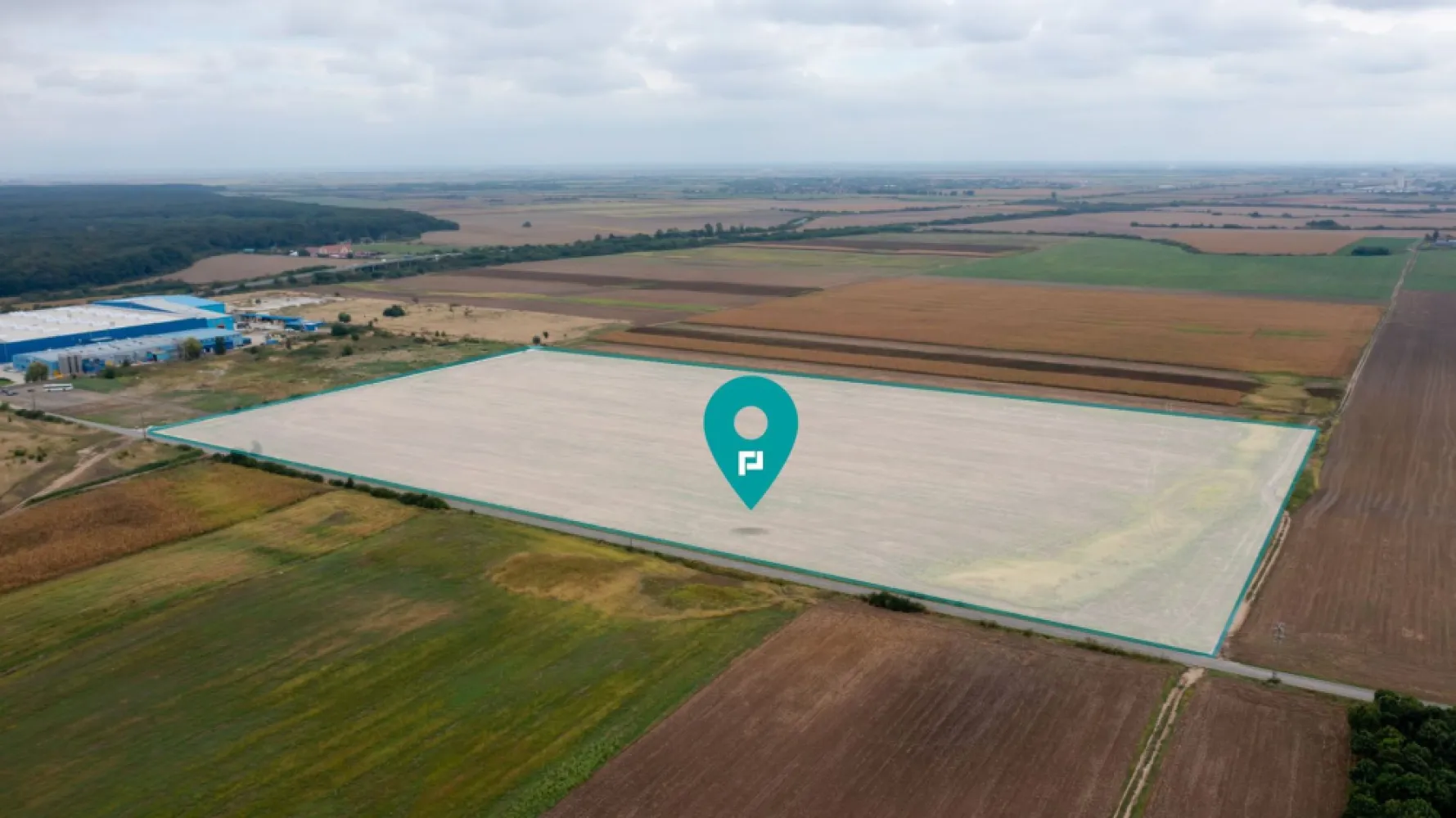 Teren extravilan 5 hectare ( zonă industrială ) Șag - Vă oferim o oportunitate unică de a achiziționa un teren extravilan cu o suprafață generoasă de 50.000 de metri pătrați, situat într-o locație excelentă la ieșirea din localitatea Șag. 

 Terenul beneficiază de 3 fronturi, oferind flexibilitate maximă pentru dezvoltarea proiectului dumneavoastră industrial sau logistic.

 Această proprietate reprezintă alegerea ideală pentru construcția unei fabrici, hale industriale, depozite sau orice alt proiect industrial datorită amplasării sale strategice într-o zonă industrială dezvoltată.

 Caracteristici cheie ale terenului:

 Suprafață: 50.000 metri pătrați
 Destinație: Extravilan
 Localizare: Zona industrială, Sag
 Acces facil la infrastructura rutieră și rețelele de utilități
 Potențial de dezvoltare considerabil
 Zonă în creștere cu oportunități de afaceri în creștere
 Avantaje suplimentare:

 Accesibilitate excelentă: Terenul are acces ușor la rețeaua de drumuri principale, ceea ce facilitează transportul materialelor și produselor finite.

 Utilități disponibile: Acest teren are potențialul de a fi conectat la utilitățile principale, cum ar fi apă, gaz, electricitate și canalizare.

 Zonă industrială în creștere: Zona industrială din Șag este în continuă dezvoltare, ceea ce înseamnă că există o cerere crescută pentru terenuri industriale în apropiere.

 Posibilități de extindere: Suprafața generoasă a terenului oferă posibilitatea de a extinde sau personaliza proiectul în funcție de nevoile dumneavoastră specifice.

 Pentru mai multe informații sau pentru a programa o vizionare a terenului, vă rugăm să ne contactați la numărul de telefon sau adresa de e-mail de mai jos. 

Consultant imobiliar : Laurentiu Caraman

Telefon : 0721824896

Email : laurentiu.caraman@propertylab.ro

 CP2334481