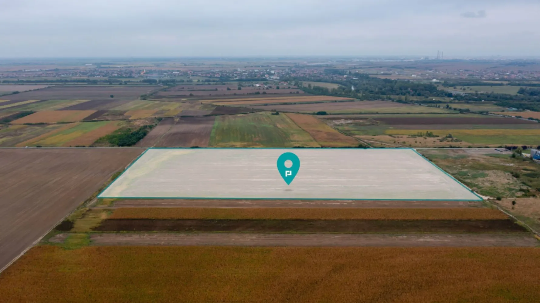 Teren extravilan 5 hectare ( zonă industrială ) Șag - Vă oferim o oportunitate unică de a achiziționa un teren extravilan cu o suprafață generoasă de 50.000 de metri pătrați, situat într-o locație excelentă la ieșirea din localitatea Șag. 

 Terenul beneficiază de 3 fronturi, oferind flexibilitate maximă pentru dezvoltarea proiectului dumneavoastră industrial sau logistic.

 Această proprietate reprezintă alegerea ideală pentru construcția unei fabrici, hale industriale, depozite sau orice alt proiect industrial datorită amplasării sale strategice într-o zonă industrială dezvoltată.

 Caracteristici cheie ale terenului:

 Suprafață: 50.000 metri pătrați
 Destinație: Extravilan
 Localizare: Zona industrială, Sag
 Acces facil la infrastructura rutieră și rețelele de utilități
 Potențial de dezvoltare considerabil
 Zonă în creștere cu oportunități de afaceri în creștere
 Avantaje suplimentare:

 Accesibilitate excelentă: Terenul are acces ușor la rețeaua de drumuri principale, ceea ce facilitează transportul materialelor și produselor finite.

 Utilități disponibile: Acest teren are potențialul de a fi conectat la utilitățile principale, cum ar fi apă, gaz, electricitate și canalizare.

 Zonă industrială în creștere: Zona industrială din Șag este în continuă dezvoltare, ceea ce înseamnă că există o cerere crescută pentru terenuri industriale în apropiere.

 Posibilități de extindere: Suprafața generoasă a terenului oferă posibilitatea de a extinde sau personaliza proiectul în funcție de nevoile dumneavoastră specifice.

 Pentru mai multe informații sau pentru a programa o vizionare a terenului, vă rugăm să ne contactați la numărul de telefon sau adresa de e-mail de mai jos. 

Consultant imobiliar : Laurentiu Caraman

Telefon : 0721824896

Email : laurentiu.caraman@propertylab.ro

 CP2334481