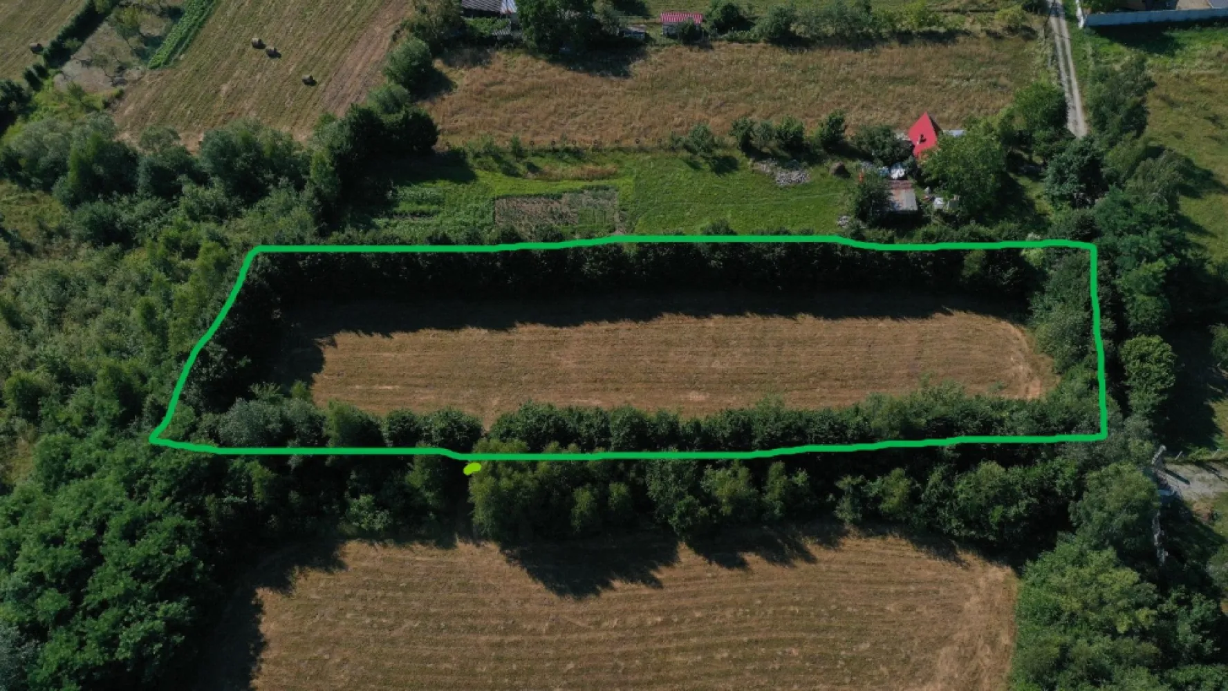 Teren de vânzare pe Valea Avrigului – locație superbă la poalele munților! - Descoperă acest teren intravilan de 2763 mp, ideal pentru o casă de vacanță, pensiune sau investiție turistică!&nbsp;Deschidere generoasă: 28,26 ml&nbsp;Curent: la poartă; gaz și apă: la aproximativ 70 m&nbsp;Zonă liniștită, înconjurată de natură, cu priveliști spectaculoase spre munți&nbsp;Acces facil și vecinătăți civilizate&nbsp;Valea Avrigului – una dintre cele mai frumoase zone de relaxare din apropierea Sibiului!&nbsp;Preț: 102.000 euro