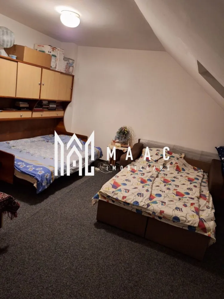 Apartament 2 camere I Decomandat I Zona Valea Aurie - Se oferă spre vânzare un apartament tip mansardă, situat la etajul 5, într-un imobil cu regim de înălțime P+4+M, amplasat în zona Valea Aurie, una dintre cele mai apreciate zone rezidențiale din Sibiu.

Apartamentul are o suprafață utilă de 46, mp, la care se adaugă un balcon de 3,6 mp, și beneficiază de o priveliște panoramică spectaculoasă asupra orașului și către pădure.

Compartimentare:
Primul nivel:
Hol de intrare
Living cu bucătărie tip open-space
Baie
Balcon
Al doilea nivel:
Dormitor spațios

Alte detalii:
Apartament intabulat integral
Distribuit pe două niveluri
Luminos și bine compartimentat

Se vinde complet mobilat și utilat, exact ca în fotografiile de prezentare
Ideal pentru locuință proprie sau investiție

Zona oferă liniște, aer curat și acces rapid către punctele de interes ale orașului, fiind potrivită pentru cei care își doresc confort și priveliște într-un cadru natural.

Pentru mai multe detalii sau programarea unei vizionări, nu ezitați să ne contactați specificand ID: CP2900656