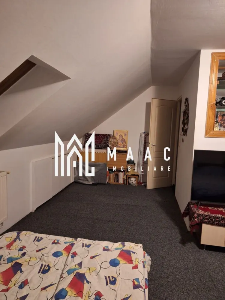 Apartament 2 camere I Decomandat I Zona Valea Aurie - Se oferă spre vânzare un apartament tip mansardă, situat la etajul 5, într-un imobil cu regim de înălțime P+4+M, amplasat în zona Valea Aurie, una dintre cele mai apreciate zone rezidențiale din Sibiu.

Apartamentul are o suprafață utilă de 46, mp, la care se adaugă un balcon de 3,6 mp, și beneficiază de o priveliște panoramică spectaculoasă asupra orașului și către pădure.

Compartimentare:
Primul nivel:
Hol de intrare
Living cu bucătărie tip open-space
Baie
Balcon
Al doilea nivel:
Dormitor spațios

Alte detalii:
Apartament intabulat integral
Distribuit pe două niveluri
Luminos și bine compartimentat

Se vinde complet mobilat și utilat, exact ca în fotografiile de prezentare
Ideal pentru locuință proprie sau investiție

Zona oferă liniște, aer curat și acces rapid către punctele de interes ale orașului, fiind potrivită pentru cei care își doresc confort și priveliște într-un cadru natural.

Pentru mai multe detalii sau programarea unei vizionări, nu ezitați să ne contactați specificand ID: CP2900656