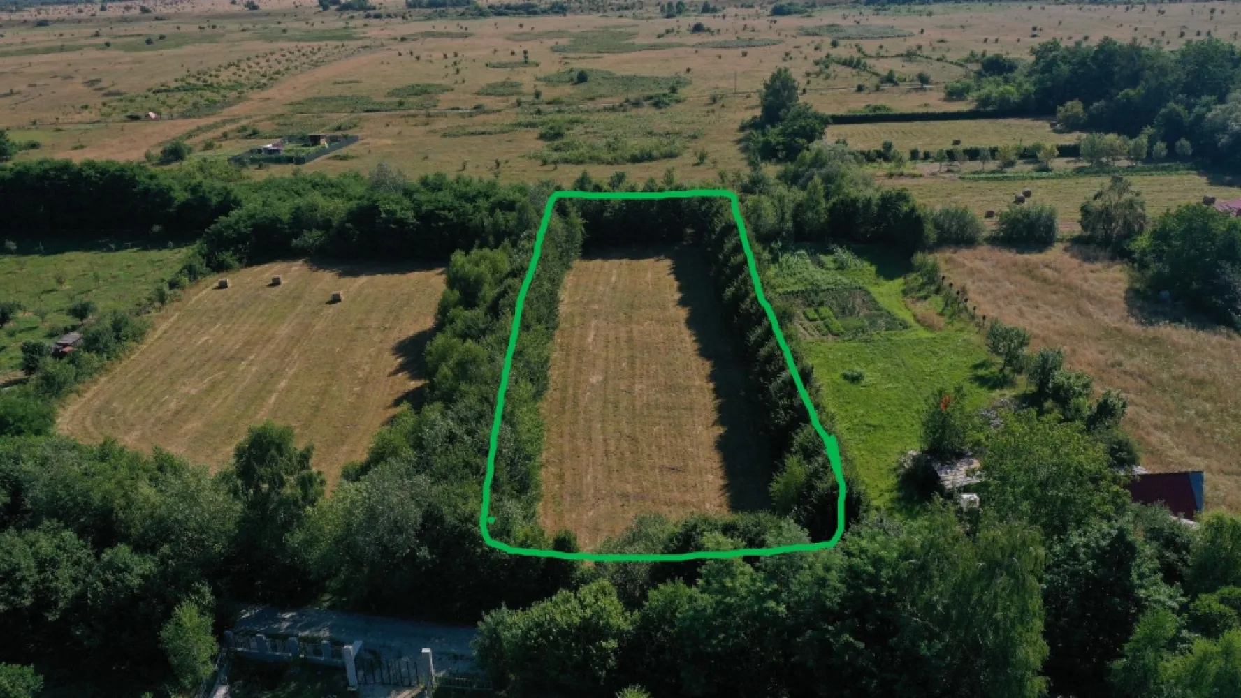 Teren de vânzare pe Valea Avrigului – locație superbă la poalele munților! - Descoperă acest teren intravilan de 2763 mp, ideal pentru o casă de vacanță, pensiune sau investiție turistică!&nbsp;Deschidere generoasă: 28,26 ml&nbsp;Curent: la poartă; gaz și apă: la aproximativ 70 m&nbsp;Zonă liniștită, înconjurată de natură, cu priveliști spectaculoase spre munți&nbsp;Acces facil și vecinătăți civilizate&nbsp;Valea Avrigului – una dintre cele mai frumoase zone de relaxare din apropierea Sibiului!&nbsp;Preț: 102.000 euro