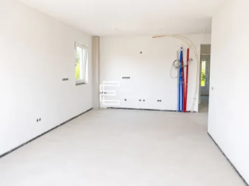 Apartament 3 camere | Etaj 1 | Bloc tip vilă | Cristian | Comision 0%
