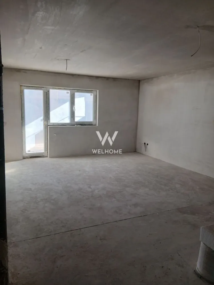 Apartament 2 camere LA CHEIE, Doamna Stanca, Sibiu - DIRECT DEZVOLTATOR, COMISION ZERO 
Vă prezentăm o oportunitate rară în zona Doamna Stanca – ultimul apartament cu 2 camere disponibil într-un imobil recent construit (2025), ideal atât pentru locuit, cât și pentru investiție.

Suprafață utilă: 49mp+ balcon 4mp 
Compartimentare:
Hol, baie, dormitor, living open space cu bucătărie si ieșire pe balcon.
Predare interior LA CHEIE: finisaje premium, parchet , gresie, faianță, întrerupătoare, uși de interior, centrală proprie si calorifere.
Predare exterior LA CHEIE: bloc izolat, parcări amenajate, acces privat,pavat si iluminat.

Un mare avantaj este flexibilitatea în predare:
✔️ Se poate achiziționa la alb, pentru cei care doresc să își personalizeze complet locuința,
✔️ Sau la cheie, pentru cei care își doresc să se mute fără griji și fără bătăi de cap.

Preț la cheie: 103,700 euro.
Preț la alb: 97,500 euro.
Telefon: 0743030351- Laura