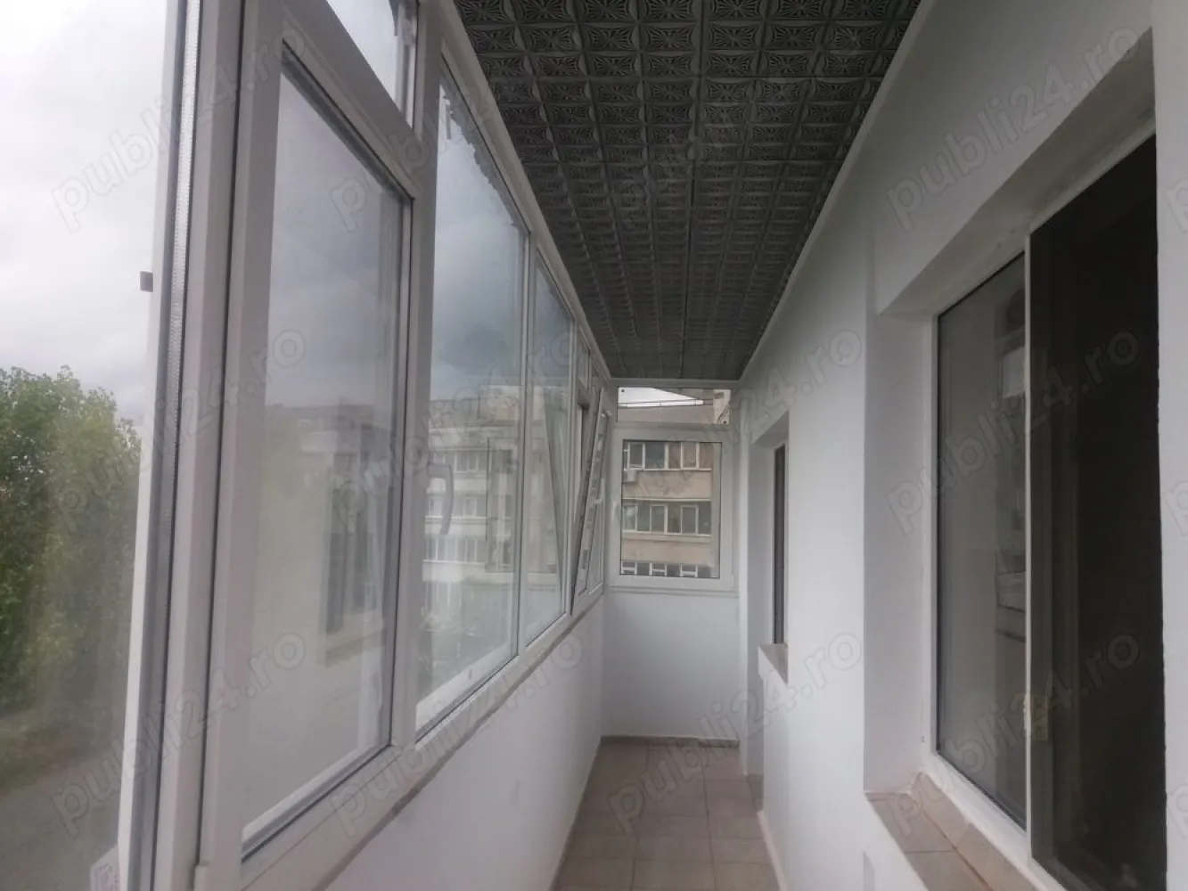 Inchiriez ap 2 camere,Berceni,3 min Metrou,Sun plaza,Rtb scara,Kaufland 1 minut. - Bloc reabilitat 3 minute metrou, STB in fata scarii, renovat, usa metalica termopan, mobila moderna, contorizat total, izolat, balcon urias 10 m, , accept colaborare, 1+1, contract Anaf.

Aragaz Gorenje nou, masina Arctic clasa A, frigider Heinerr nou A, izolat interior, teava gaz separat, instalatii schimbate, contorizat, rep noi, 2 tv, 2 dvd, 1 aspirator, jaluzele, termopan, balcon 10 m, intretinere mica. Atentie mare parte din obiecte sunt noi (ex lcd-uri Toshiba, LG, aragaz Gorenje, mobilier sufragerie, canapea,). Perioada lunga, contract Anaf. Preferabil familie, studenti.Maxim 2 persoane.Nu accept fumatori,animale,mai mult de 2 pers.
