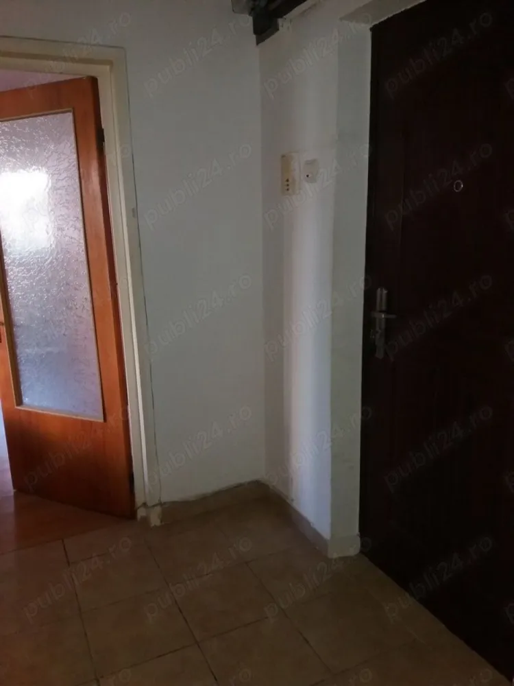 Inchiriez ap 2 camere,Berceni,3 min Metrou,Sun plaza,Rtb scara,Kaufland 1 minut. - Bloc reabilitat 3 minute metrou, STB in fata scarii, renovat, usa metalica termopan, mobila moderna, contorizat total, izolat, balcon urias 10 m, , accept colaborare, 1+1, contract Anaf.

Aragaz Gorenje nou, masina Arctic clasa A, frigider Heinerr nou A, izolat interior, teava gaz separat, instalatii schimbate, contorizat, rep noi, 2 tv, 2 dvd, 1 aspirator, jaluzele, termopan, balcon 10 m, intretinere mica. Atentie mare parte din obiecte sunt noi (ex lcd-uri Toshiba, LG, aragaz Gorenje, mobilier sufragerie, canapea,). Perioada lunga, contract Anaf. Preferabil familie, studenti.Maxim 2 persoane.Nu accept fumatori,animale,mai mult de 2 pers.