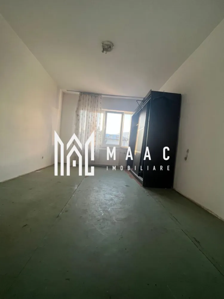Garsoniera | Dovali | 22 MP - MAAC Imobiliare vă propune spre vânzare o garsonieră situată în Cartierul Traian, zona Dovali, într-un bloc amplasat într-o zonă liniștită, ideală pentru locuit sau investiție.

Garsoniera este poziționată la etajul 4, are o suprafață de 22 mp și dispune de finisaje clasice. Proprietatea este disponibilă imediat, oferind posibilitatea mutării rapide sau a valorificării prin închiriere.

Un avantaj important îl reprezintă localizarea excelentă, în apropiere aflându-se centrul comercial, Facultatea Constantin Brâncoveanu, precum și numeroase instituții, magazine și puncte de interes, cu acces facil la mijloace de transport și alte facilități urbane.

Această garsonieră reprezintă o oportunitate foarte bună atât pentru locuință proprie, cât și pentru investiție.

Pentru detalii suplimentare și programarea unei vizionări, vă invităm să contactați MAAC Imobiliare.

id: CP2856143
