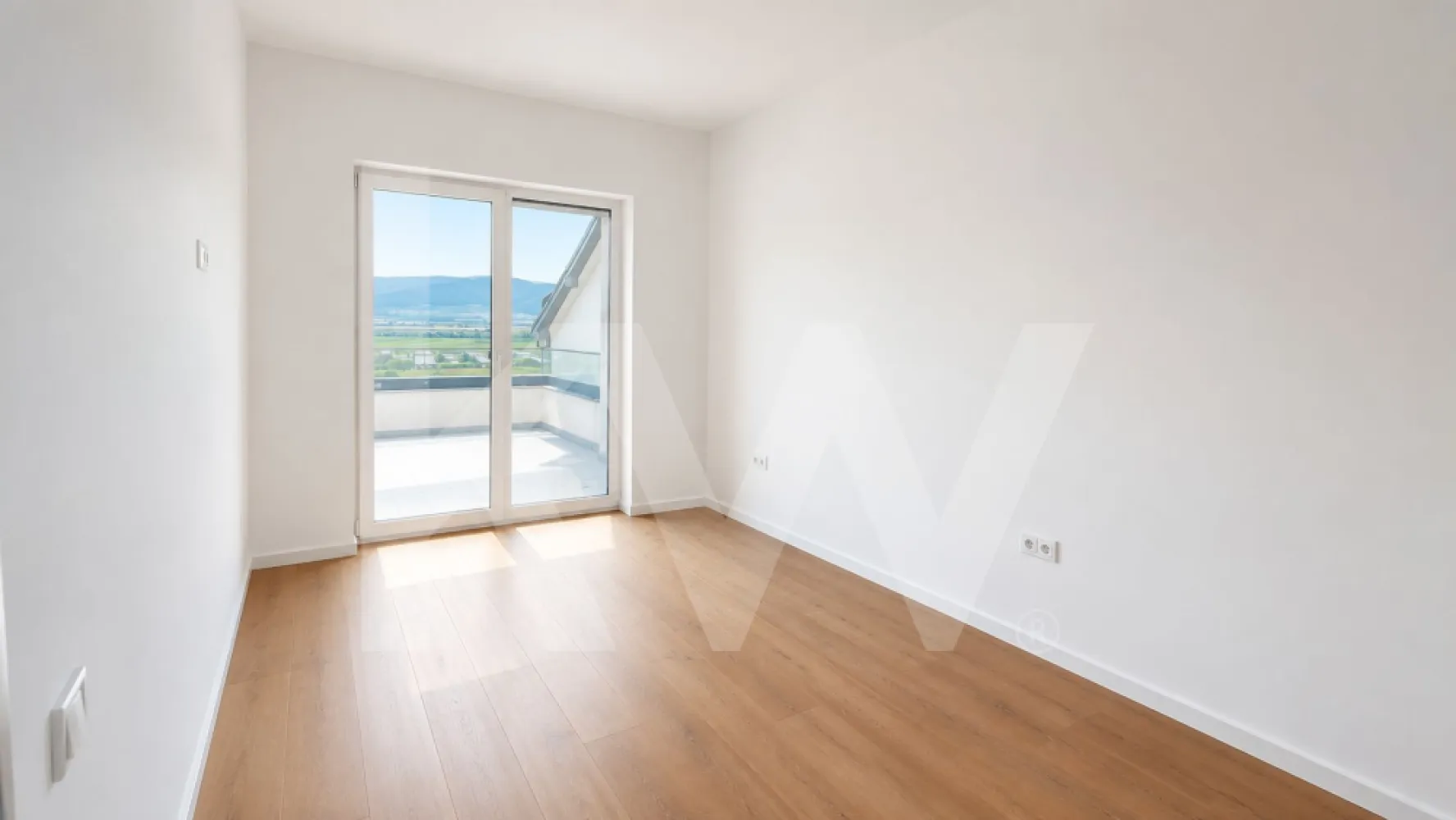 Apartament de vanzare 84 mp Da Vinci - Dacă îți dorești un apartament mare, luminos și pe care să îl amenajezi exact după gustul tău, această proprietate este alegerea ideală!
 83,91 mp utili (102,93 mp total)
 3 dormitoare – perfect pentru o familie numeroasă sau pentru cei care au nevoie de spațiu suplimentar.
 Living generos cu bucătărie open-space.
 2 băi, debara și balcon de 19 mp.
 Compartimentare practică pe două niveluri, oferind confort și intimitate.

Apartamentul se vinde nemobilat, ceea ce îți oferă libertatea de a-l amenaja complet după propriul stil, fără costuri pentru eliminarea mobilierului vechi.

Unul dintre cele mai avantajoase prețuri raportat la suprafața oferită! Găsești cu greu un apartament atât de spațios la acest nivel de preț.

📞 Contactează-ne pentru mai multe informații și programează o vizionare. O proprietate cu mult potențial, ideală atât pentru locuit, cât și pentru investiție!
