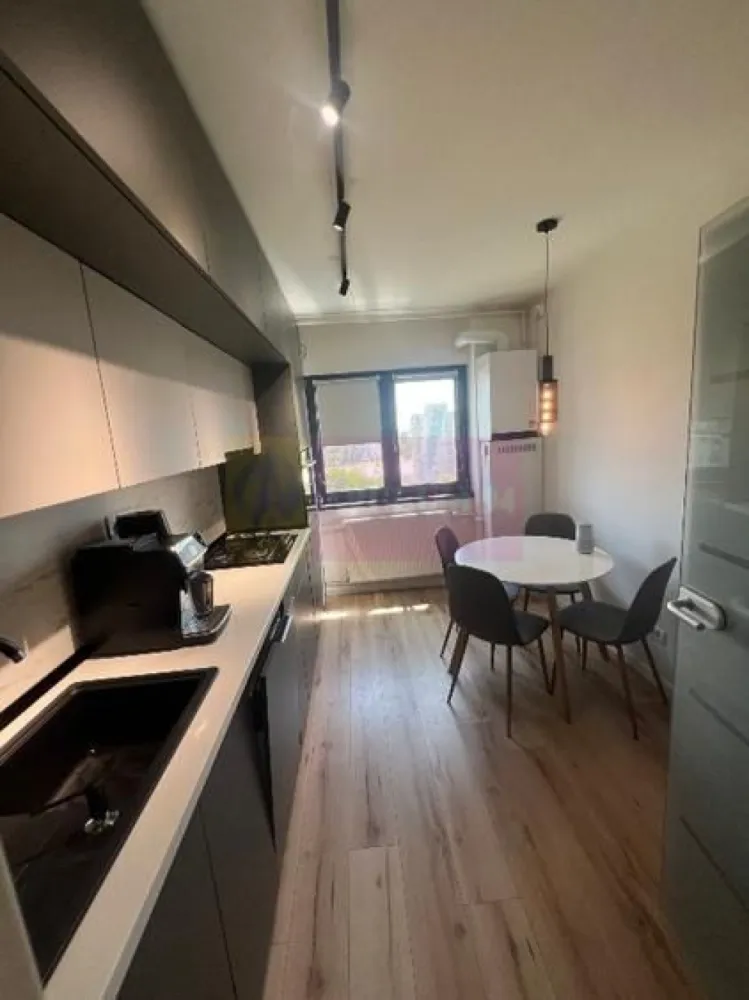 Ap 4 camere superb-Vedere la Parcul Morarilor-Mobilat modern-Centrală - Agentia Imobiliara Apulum 94, 

Vă prezentăm un apartament de 4 camere, cu o suprafață de aproximativ 86 mp, situat într-o zonă excelentă din Sectorul 2, chiar lângă Parcul Morarilor, ideal pentru familiile care își doresc confort, liniște și acces rapid la toate facilitățile orașului.

 Apartamentul a fost renovat complet și amenajat modern, cu mult bun gust, fiind pregătit pentru mutare imediată, fără investiții suplimentare.

Caracteristici:

✔ 4 camere spațioase și bine compartimentate
✔ Suprafață utilă de aproximativ 86 mp
✔ Etaj 9
✔ Centrală termică proprie
✔ Finisaje moderne și interior renovat complet
✔ Se vinde mobilat și utilat 
✔ Foarte luminos, cu o compartimentare practică și confortabilă.

Localizare excelentă:

 Parcul Morarilor – chiar lângă bloc, ideal pentru relaxare și activități în familie;
 Stație de metrou la câteva minute de mers pe jos;
 Kaufland în imediata apropiere;
 Grădiniță, școală și liceu la distanță foarte mică;
 Acces facil la mijloace de transport și principalele artere ale orașului.

Acest apartament reprezintă alegerea ideală pentru o familie care își dorește un cămin modern, într-o zonă foarte bine conectată și cu toate facilitățile la îndemână.