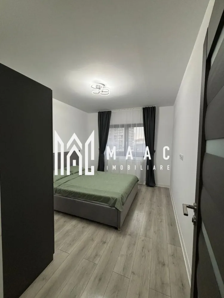 Aparatament 2 camere | Zona Doamna Stanca | 52 mp| - MAAC Imobiliare vă propune spre vânzare un apartament cu 2 camere, situat într-una dintre cele mai căutate zone din Sibiu – Doamna Stanca. Proprietatea este amplasată la un etajul 3 bloc cu acoperis, oferind un echilibru ideal între confort și eficiență termică.

Locuința dispune de o compartimentare practică și luminoasă, fiind compusă din living spațios cu bucătărie inchisa dormitor matrimonial, baie modernă și balcon. Apartamentul se vinde complet mobilat și utilat, cu un design contemporan, atent ales pentru a oferi un ambient plăcut și funcțional.

Finisajele sunt de calitate superioară, incluzând pardoseli moderne, tâmplărie PVC cu geam termopan și obiecte sanitare premium. Totodată, proprietatea beneficiază de un loc de parcare inclus în preț, un avantaj important în zonă.

Zona Doamna Stanca este apreciată pentru accesul facil către centre comerciale, mijloace de transport și alte puncte de interes, fiind ideală atât pentru locuit, cât și pentru investiție.

Pentru mai multe detalii sau programarea unei vizionări, vă stăm cu drag la dispoziție! Specificati CP3191185