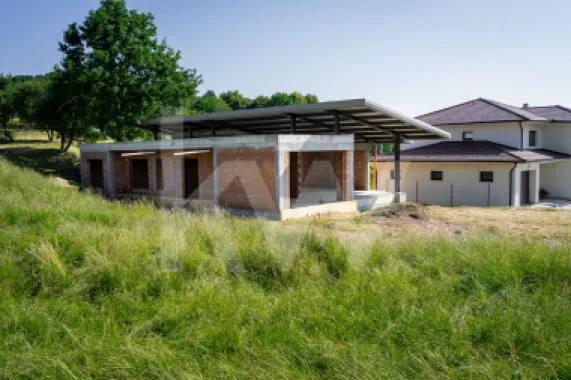 Casă cu arhitectură modernă si teren in Cisnădioara