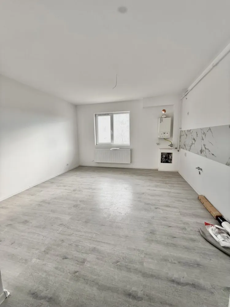 Garsoniera cartier Militari Residence- mutare imediata!! - TVA INCLUS !! Vă prezentăm o garsonieră deosebită, situată în cartierul Militari Residence, într-un bloc modern cu regim de înălțime P+3, poziționat strategic pentru a vă oferi confort și accesibilitate. Detalii proprietate: - Tip: Garsonieră - Etaj: 1 - Finalizata - mutare imediata !! - Locație: Militari Residence Avantaje: - Bloc nou, construit cu materiale de calitate, garantând un standard ridicat de confort. - Poziție excelentă, în imediata apropiere a mijloacelor de transport în comun, pentru o deplasare facilă către orice zonă a orașului. - Acces rapid la instituții educaționale (școli publice), centre comerciale, supermarketuri și mall-uri. - Zonă liniștită, ideală pentru locuit sau investiție. Acum este momentul să achiziționați locuința visurilor dumneavoastră! Contactați-ne pentru mai multe detalii și programarea unei vizionări.