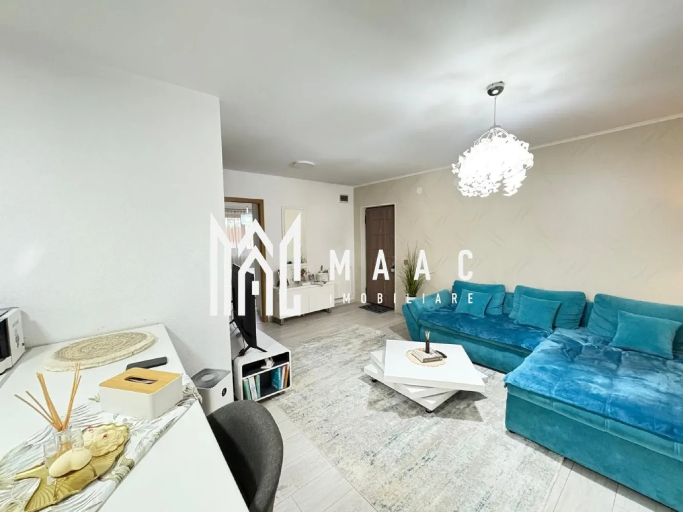 Apartament 3 Camere I Parter I Ștrand I Zona Parc Belvedere - MAAC Imobiliare va propune spre vânzare un apartament cu 3 camere in Ștrand.

Apartamentul, situat la parter, într-o zonă liniștită , dispune de 2 dormitoare,living , bucătărie ,baie cu geam.

Se preda mobilat și utilat, gata de mutare. 
Beneficiază de două balcoane închise.

Pentru mai multe detalii sau vizionare precizați telefonic ca ați văzut anunțul cu ID CP2855751