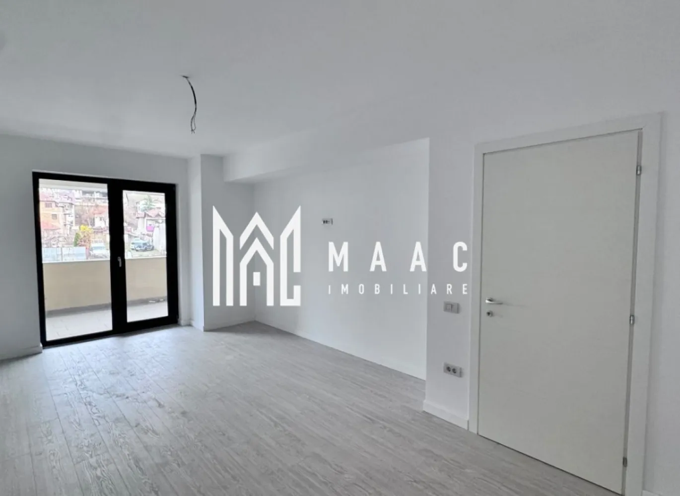 Apartament 3 camere Park Residence Râmnicu Vâlcea - ID proprietate: CP2918537

🏡 Apartament 3 camere | Parter | La cheie | Parcare inclusă | Park Residence – Râmnicu Vâlcea

MAAC Imobiliare vă propune spre vânzare un apartament modern cu 3 camere, situat la parterul unui imobil nou din ansamblul rezidențial Park Residence, pe Splaiul Independenței, una dintre cele mai căutate zone din Râmnicu Vâlcea.

✨ Proprietatea este nou-nouță, finalizată la cheie și nefolosită, toate finisajele și instalațiile fiind în garanție.

🛋️ Caracteristici principale:

3 camere luminoase și bine compartimentate

2 băi moderne

Încălzire în pardoseală în întreg apartamentul

Finisaje complete, totul nou

Loc de parcare inclus

Situat la parter – acces facil

💼 Avantaj special – flexibilitate utilizare

Apartamentul deține autorizație pentru spațiu comercial, oferind multiple posibilități:
✔ cabinet medical / birou
✔ salon / studio
✔ showroom
✔ sediu firmă

👉 Important: chiar dacă există această autorizație, locuința rămâne perfect configurată pentru rezidențial, fiind complet funcțională ca apartament.

💰 Preț: 127.900 € 

📍 Adresă: Splaiul Independenței, Râmnicu Vâlcea

📞 Pentru detalii și programarea unei vizionări, contactează MAAC Imobiliare sau scrie-ne în privat.