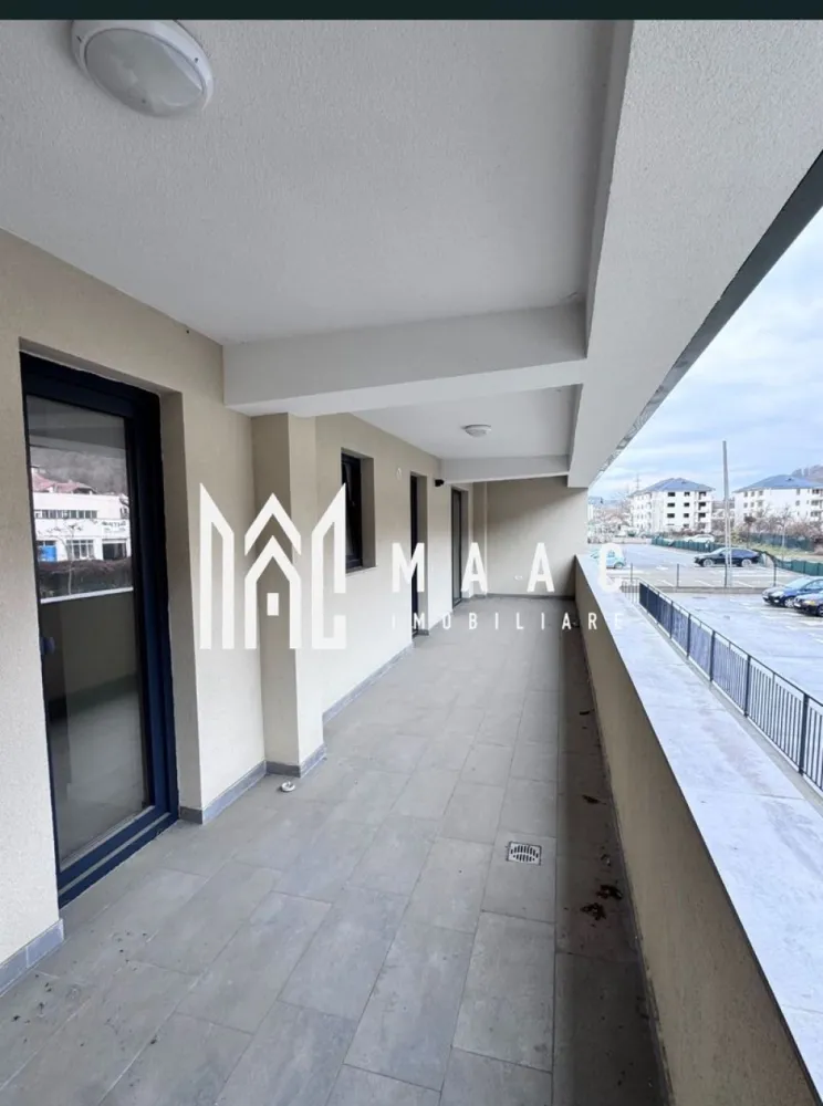 Apartament 3 camere Park Residence Râmnicu Vâlcea - ID proprietate: CP2918537

🏡 Apartament 3 camere | Parter | La cheie | Parcare inclusă | Park Residence – Râmnicu Vâlcea

MAAC Imobiliare vă propune spre vânzare un apartament modern cu 3 camere, situat la parterul unui imobil nou din ansamblul rezidențial Park Residence, pe Splaiul Independenței, una dintre cele mai căutate zone din Râmnicu Vâlcea.

✨ Proprietatea este nou-nouță, finalizată la cheie și nefolosită, toate finisajele și instalațiile fiind în garanție.

🛋️ Caracteristici principale:

3 camere luminoase și bine compartimentate

2 băi moderne

Încălzire în pardoseală în întreg apartamentul

Finisaje complete, totul nou

Loc de parcare inclus

Situat la parter – acces facil

💼 Avantaj special – flexibilitate utilizare

Apartamentul deține autorizație pentru spațiu comercial, oferind multiple posibilități:
✔ cabinet medical / birou
✔ salon / studio
✔ showroom
✔ sediu firmă

👉 Important: chiar dacă există această autorizație, locuința rămâne perfect configurată pentru rezidențial, fiind complet funcțională ca apartament.

💰 Preț: 127.900 € 

📍 Adresă: Splaiul Independenței, Râmnicu Vâlcea

📞 Pentru detalii și programarea unei vizionări, contactează MAAC Imobiliare sau scrie-ne în privat.