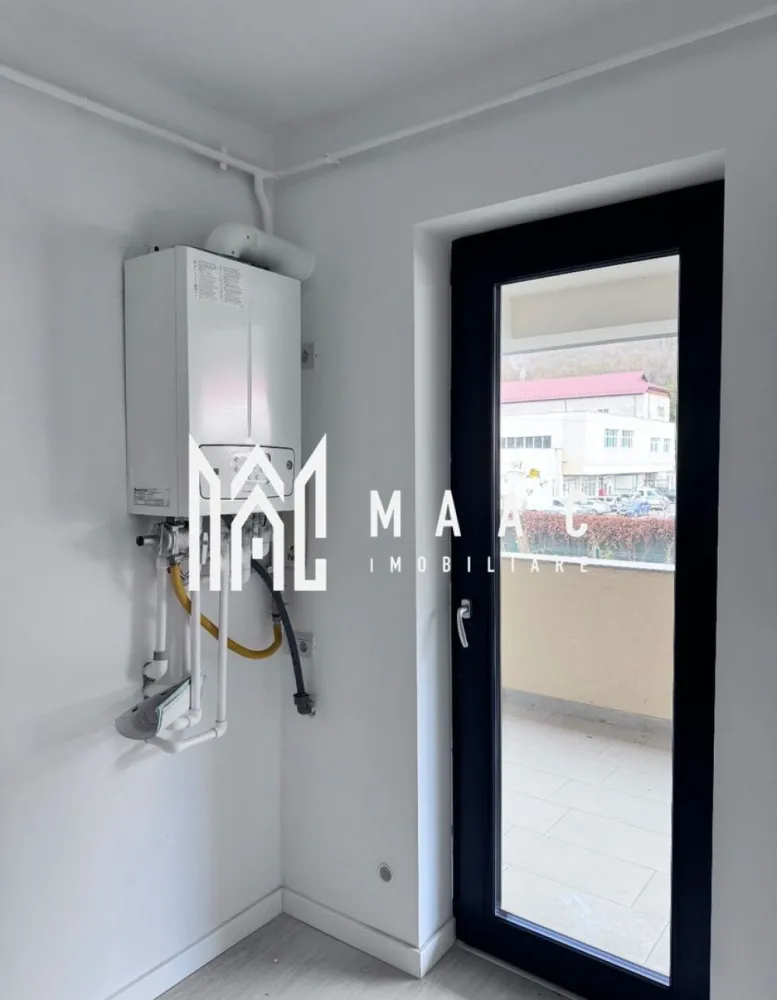 Apartament 3 camere Park Residence Râmnicu Vâlcea - ID proprietate: CP2918537

🏡 Apartament 3 camere | Parter | La cheie | Parcare inclusă | Park Residence – Râmnicu Vâlcea

MAAC Imobiliare vă propune spre vânzare un apartament modern cu 3 camere, situat la parterul unui imobil nou din ansamblul rezidențial Park Residence, pe Splaiul Independenței, una dintre cele mai căutate zone din Râmnicu Vâlcea.

✨ Proprietatea este nou-nouță, finalizată la cheie și nefolosită, toate finisajele și instalațiile fiind în garanție.

🛋️ Caracteristici principale:

3 camere luminoase și bine compartimentate

2 băi moderne

Încălzire în pardoseală în întreg apartamentul

Finisaje complete, totul nou

Loc de parcare inclus

Situat la parter – acces facil

💼 Avantaj special – flexibilitate utilizare

Apartamentul deține autorizație pentru spațiu comercial, oferind multiple posibilități:
✔ cabinet medical / birou
✔ salon / studio
✔ showroom
✔ sediu firmă

👉 Important: chiar dacă există această autorizație, locuința rămâne perfect configurată pentru rezidențial, fiind complet funcțională ca apartament.

💰 Preț: 127.900 € 

📍 Adresă: Splaiul Independenței, Râmnicu Vâlcea

📞 Pentru detalii și programarea unei vizionări, contactează MAAC Imobiliare sau scrie-ne în privat.