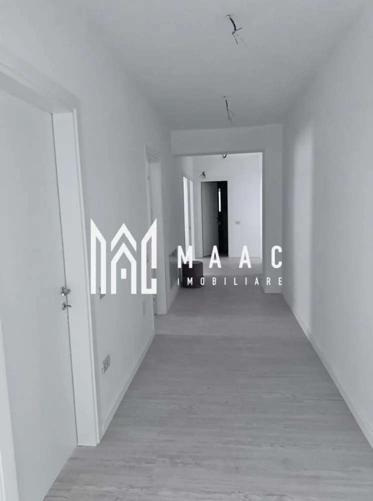 Apartament 3 camere Park Residence Râmnicu Vâlcea - ID proprietate: CP2918537

🏡 Apartament 3 camere | Parter | La cheie | Parcare inclusă | Park Residence – Râmnicu Vâlcea

MAAC Imobiliare vă propune spre vânzare un apartament modern cu 3 camere, situat la parterul unui imobil nou din ansamblul rezidențial Park Residence, pe Splaiul Independenței, una dintre cele mai căutate zone din Râmnicu Vâlcea.

✨ Proprietatea este nou-nouță, finalizată la cheie și nefolosită, toate finisajele și instalațiile fiind în garanție.

🛋️ Caracteristici principale:

3 camere luminoase și bine compartimentate

2 băi moderne

Încălzire în pardoseală în întreg apartamentul

Finisaje complete, totul nou

Loc de parcare inclus

Situat la parter – acces facil

💼 Avantaj special – flexibilitate utilizare

Apartamentul deține autorizație pentru spațiu comercial, oferind multiple posibilități:
✔ cabinet medical / birou
✔ salon / studio
✔ showroom
✔ sediu firmă

👉 Important: chiar dacă există această autorizație, locuința rămâne perfect configurată pentru rezidențial, fiind complet funcțională ca apartament.

💰 Preț: 127.900 € 

📍 Adresă: Splaiul Independenței, Râmnicu Vâlcea

📞 Pentru detalii și programarea unei vizionări, contactează MAAC Imobiliare sau scrie-ne în privat.