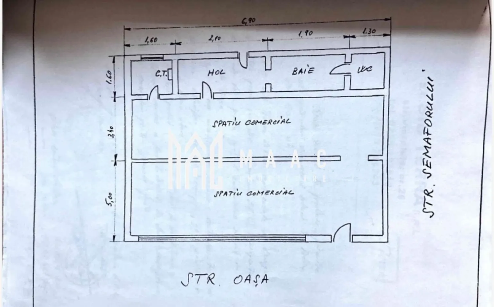 Spatiu comercial I VAD I 69 mpu I 7m front I Vasile Aaron - MAAC imobiliare va propune spre inchiriere un spatiu comercial aflat in Vasile Aaron, zona cu trafic intens
Situat într-una dintre cele mai dinamice artere de cartier din Vasile Aaron, acest spațiu comercial beneficiază de front stradal generos de ~7 m, vizibilitate excelentă din stradă și trafic auto și pietonal intens. Zona este locuită dens și deservită de numeroase blocuri rezidențiale, mijloace de transport în comun și facilități de proximitate, ceea ce conferă un vad comercial constant pentru afaceri locale. 

📐 Suprafață utilă: ~69 mp
🚶 Front stradal: ~7 m
🏙️ Acces: direct stradal, vizibilitate ridicată, acces pietonal și auto facil
🏘️ Context urban: blocuri de locuințe, stații de transport, piețe și servicii locale în apropiere (de ex. Easybox Piata Vasile Aron) 
Datorită amplasamentului stradal, dimensiunilor și expunerii bune, spațiul este ideal pentru o gamă largă de afaceri orientate spre consumatorul local și trafic pietonal regulat:

🛒 Retail & Comerț
 • Magazin de proximitate / mini-market
 • Cofetărie, patiserie sau brutărie
 • Magazin de flori
 • Aprovizionare produse nealimentare (bază / accesorii)
 • Bistro / take-away / cafenea
 • Gelaterie / ceainărie
 • Fast-food ușor sau snack bar

💇‍♂️ Servicii & Activități
 • Salon cosmetic / coafor / barber shop
 • Cabinet stomatologic / medical / estetica dentară
 • Birouri profesionale pentru consultanță, contabilitate, avocatură
 • Spații IT / service telefoane

📦 Alte activități cu trafic direct
 • Agenție de curierat / logistică mică
 • Locker / punct de ridicare colete
 • Birou / punct de vânzare pentru servicii de utilități (internet, energie, asigurări etc.)

Pentru mai multe detalii precizati ca ati vazut anuntul cu ID CP2918453