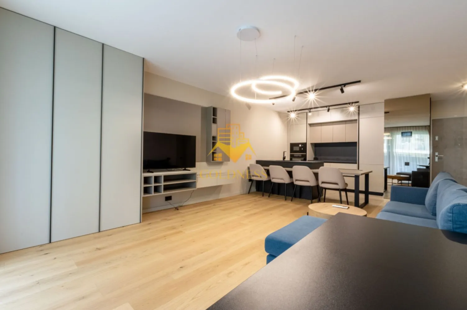 2 camere, lux, parcare, Gheorgheni zona FSEGA,Iulius Mall,Pet Friendly - GOLDNESS Imobiliare vă propune spre închiriere un apartament cu 2 camere complet mobilat și utilat, la etajul 3 într-un imobil de 6 etaje, în cartierul Gheorgheni. 
Se poate inchiriat parcare subterana cu 50 euro!

Apartamentul este compartimentat astfel:
 - dormitor cu pat matrimonial, dressing, noptiere

 - living cu bucatarie open-space complet utilată, canapea extensibilă, loc de servit masa 

 - baie cu cabina de dus, calorifer port prosop inox și dulap pentru depozitare.

 - terasa de 11 mp.

Imobilul este dotat cu toate cele necesare- centrală proprie, mașină de spălat haine, frigider, plită electrică, hotă, etc. 

Se află în apropierea stațiilor de transport în comun, magazine, restaurante, spații verzi, farmacii, etc. 

Dacă sunteți interesați de acest apartament și doriți să îl vizionați, dar și pentru alte oferte sau detalii nu ezitați să ne contactați telefonic sau prin e-mail. Vă stăm la dispoziție!